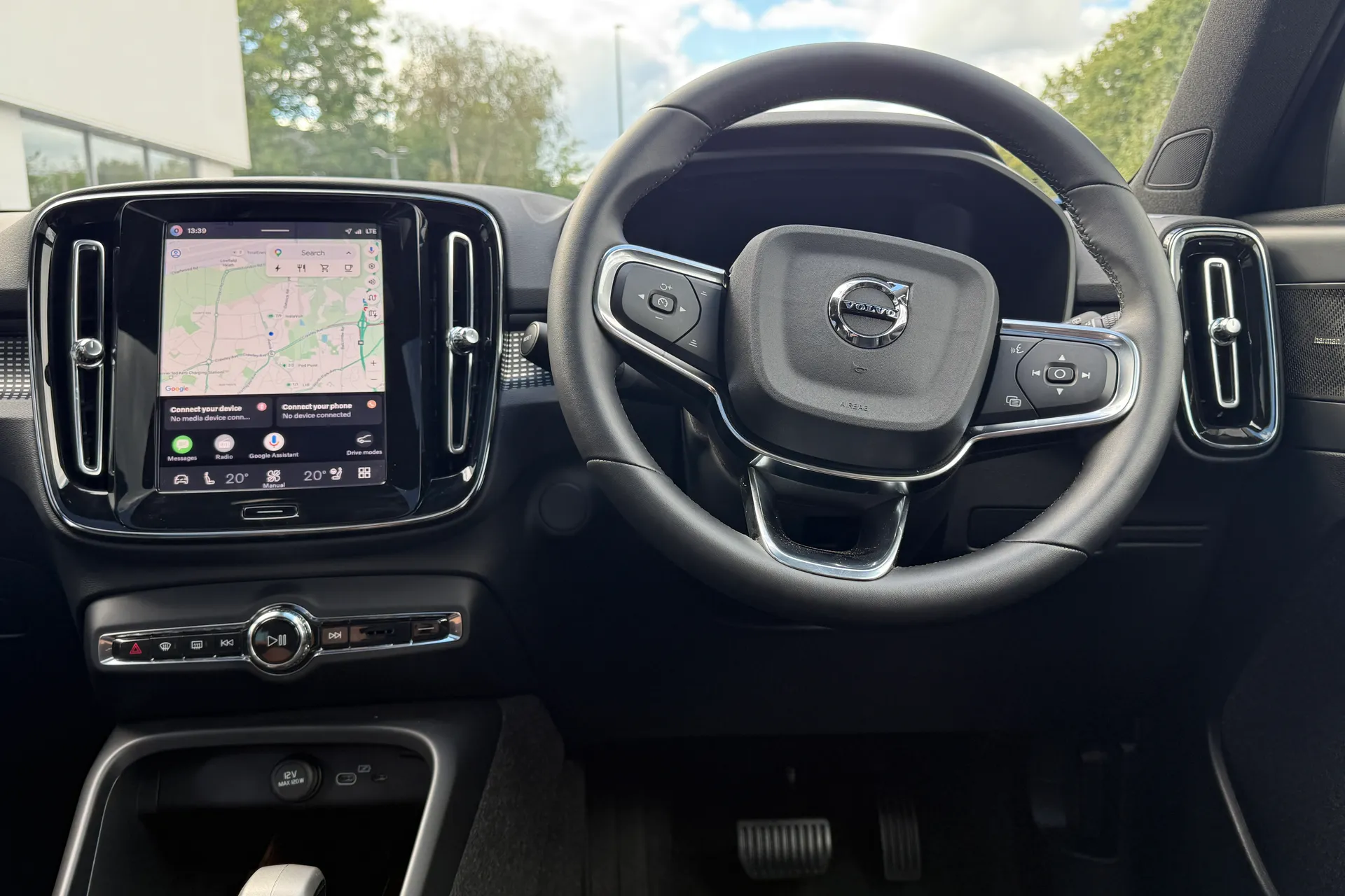 Volvo EX40 thumbnail image number 32