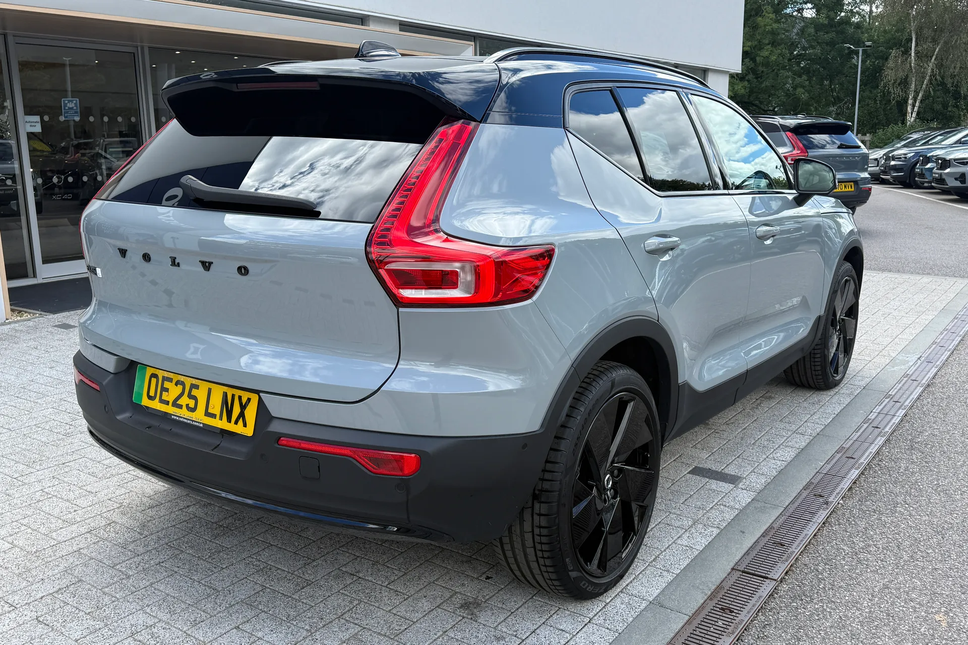 Volvo EX40 thumbnail image number 8