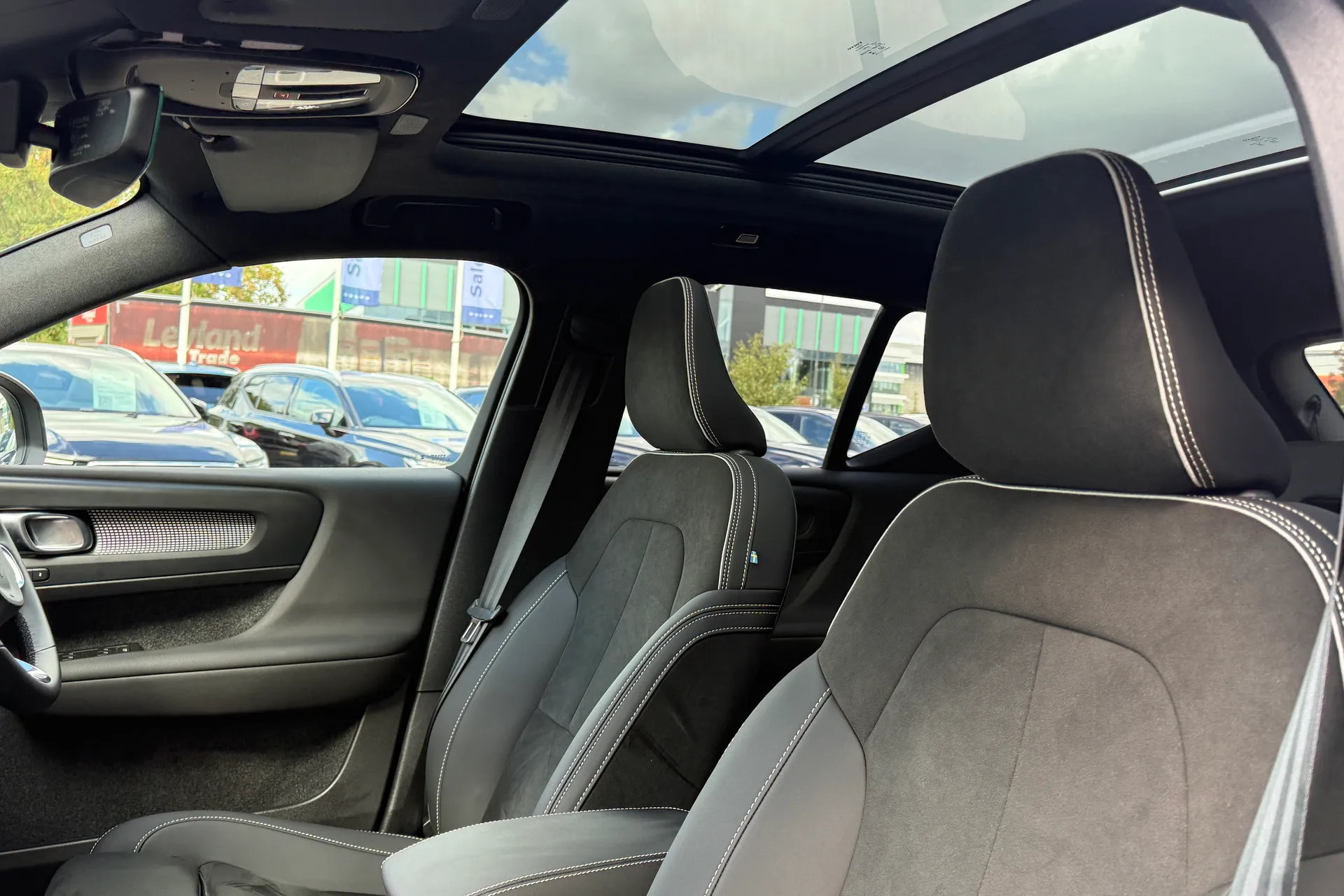 Volvo EX40 thumbnail image number 27