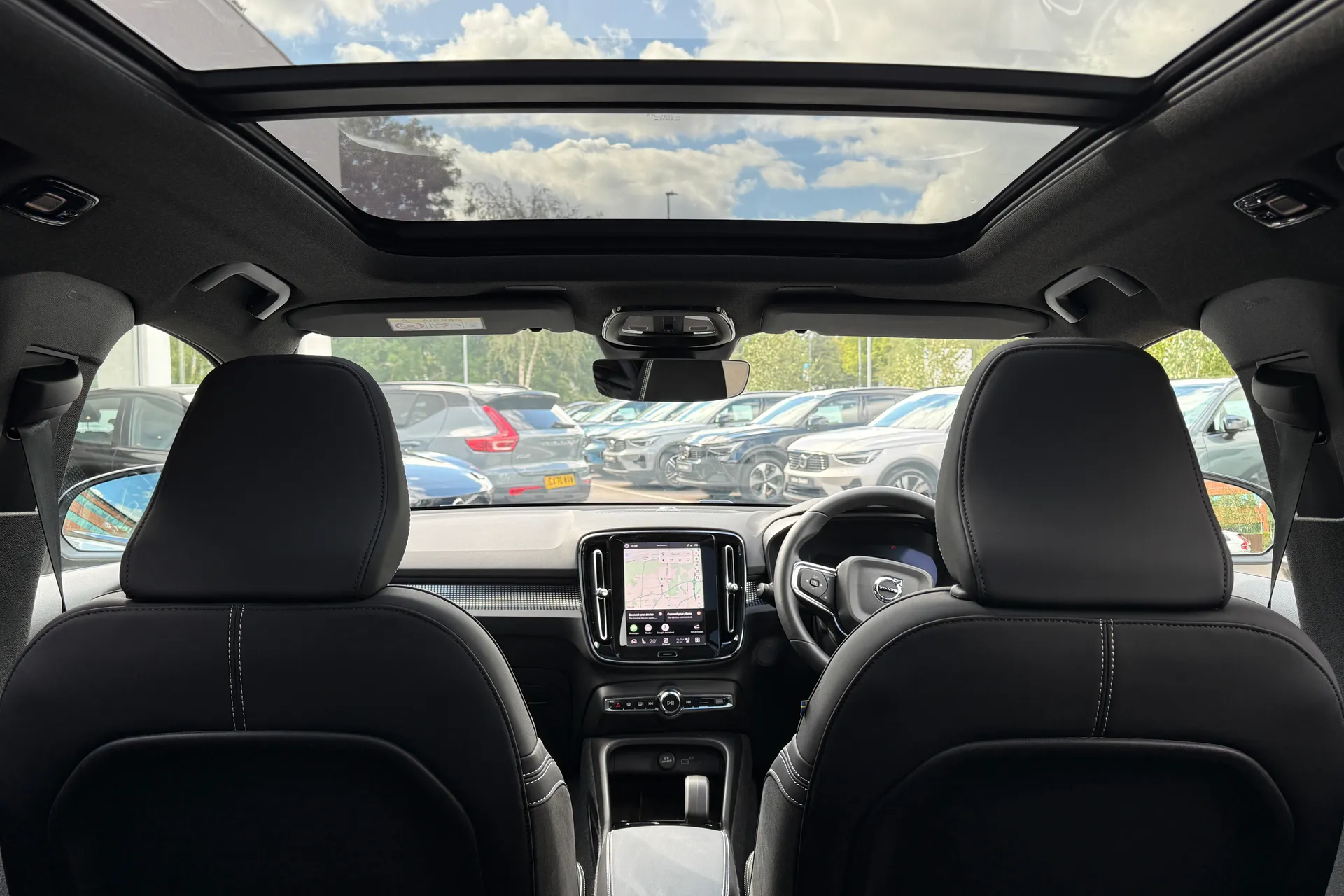 Volvo EX40 thumbnail image number 21