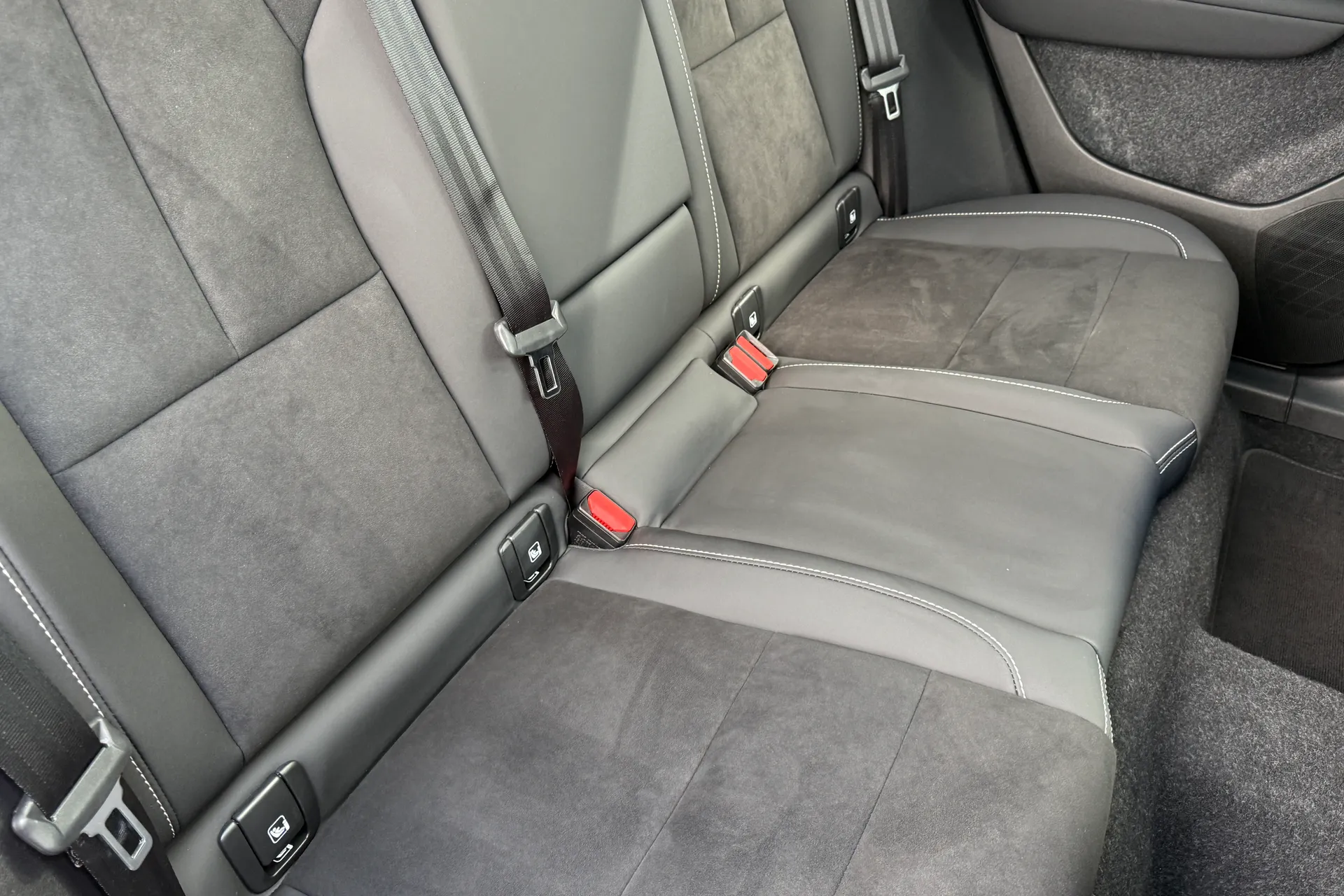 Volvo EX40 thumbnail image number 24