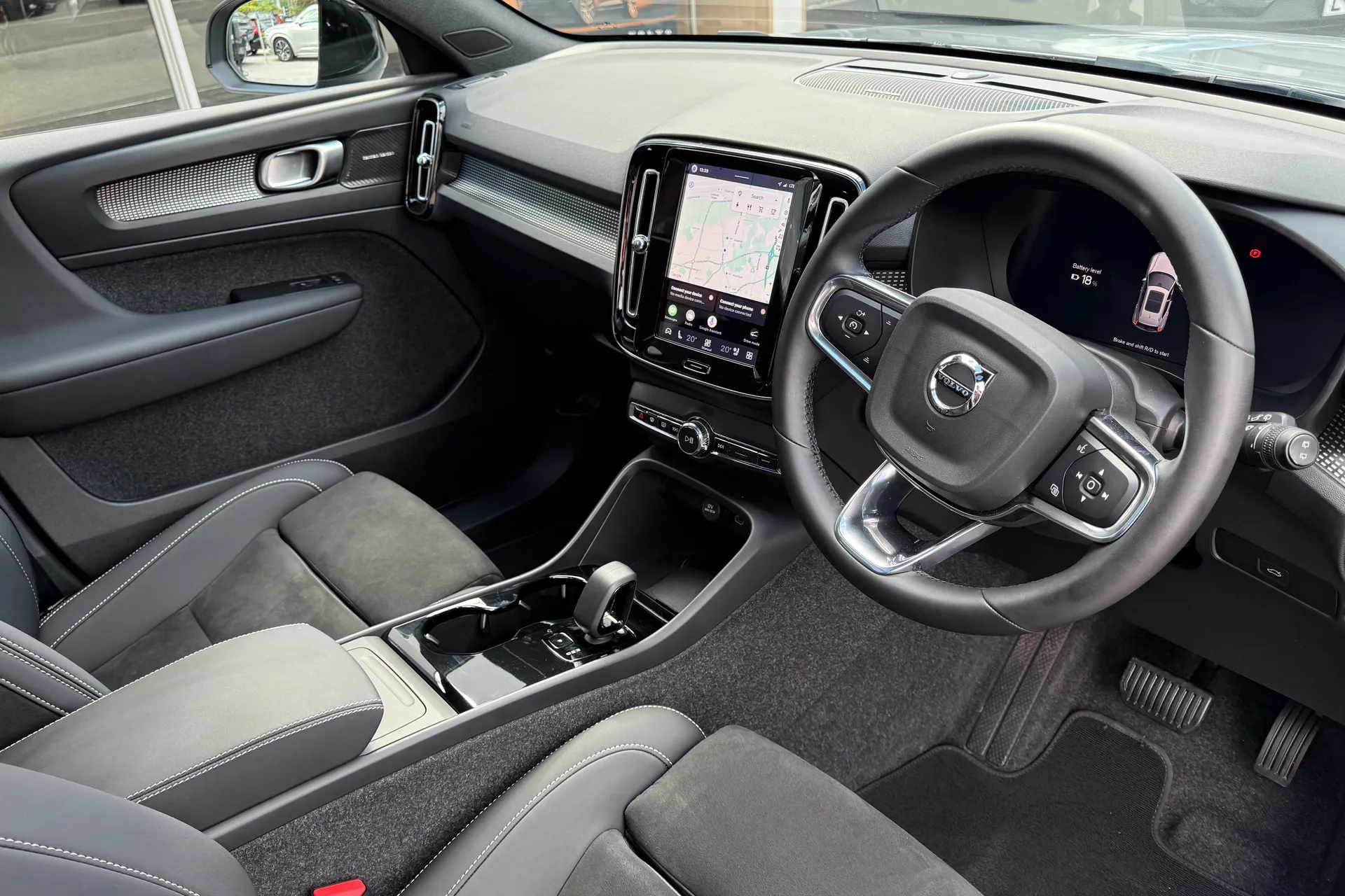 Volvo EX40 thumbnail image number 6