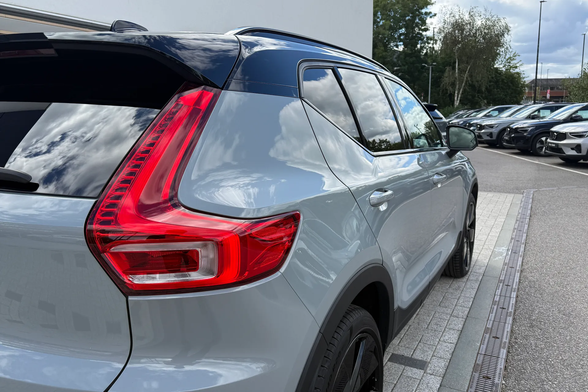 Volvo EX40 thumbnail image number 16