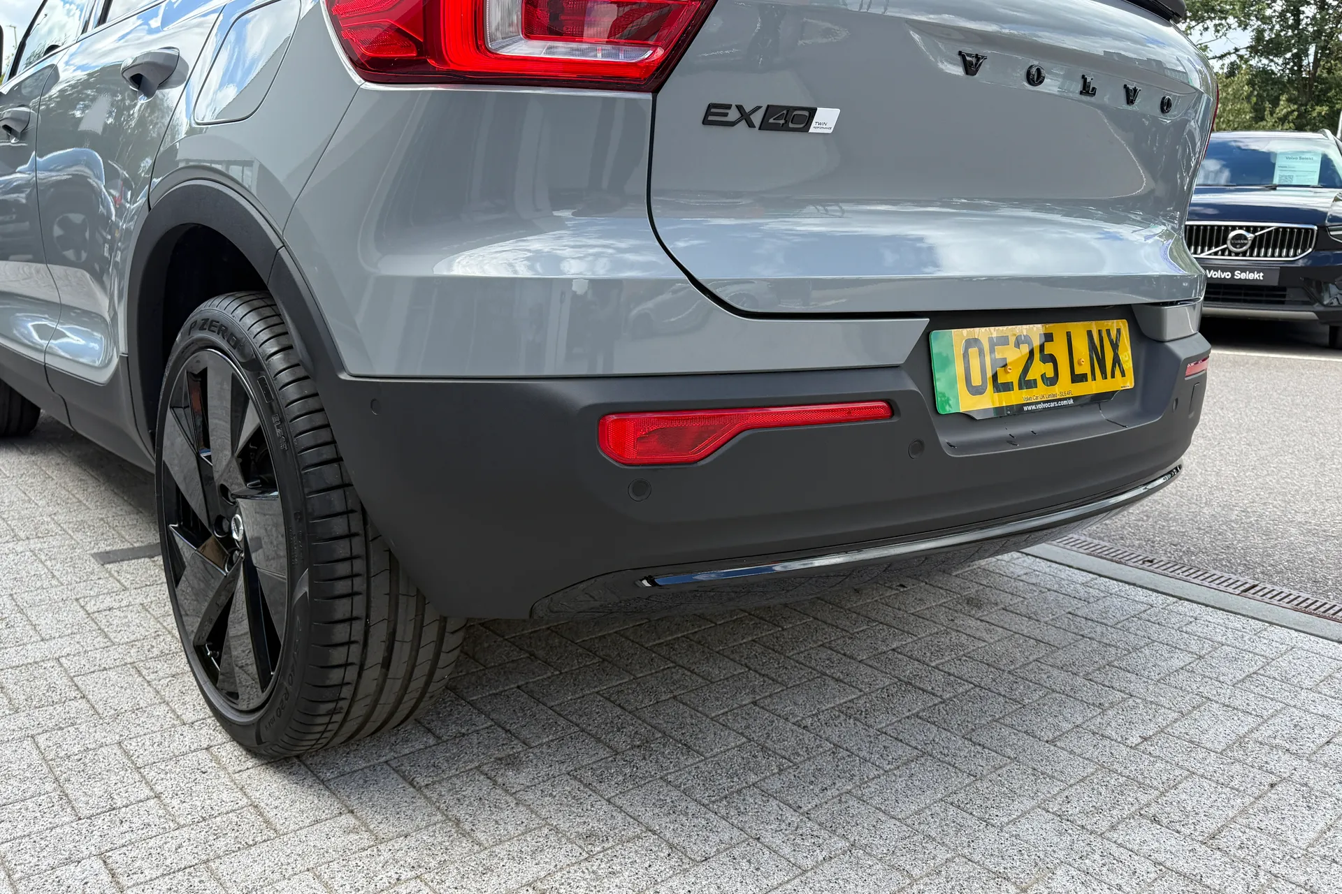 Volvo EX40 thumbnail image number 18