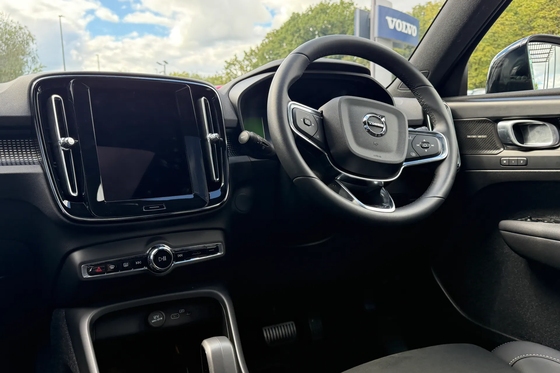 Volvo EX40 thumbnail image number 33