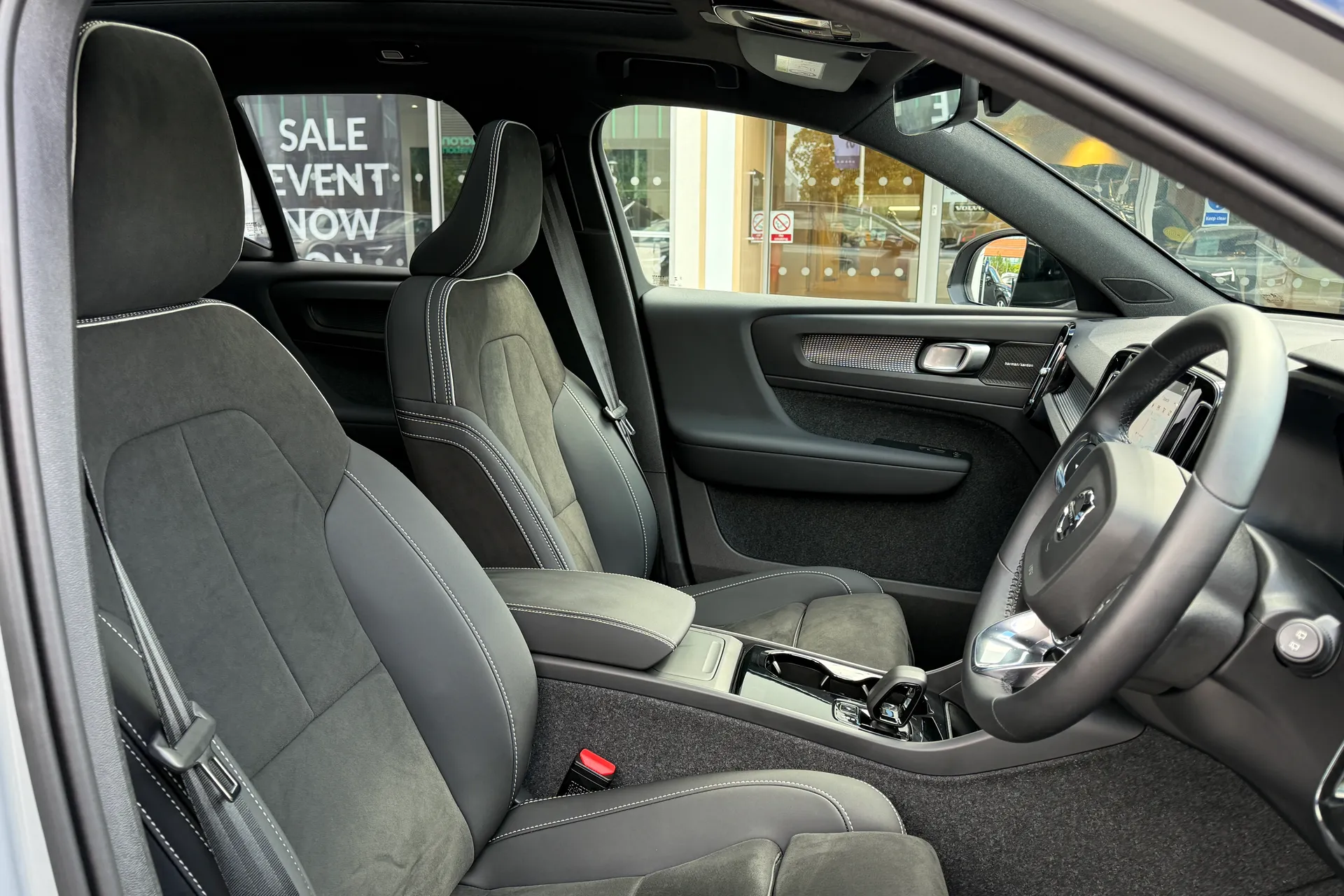 Volvo EX40 thumbnail image number 25