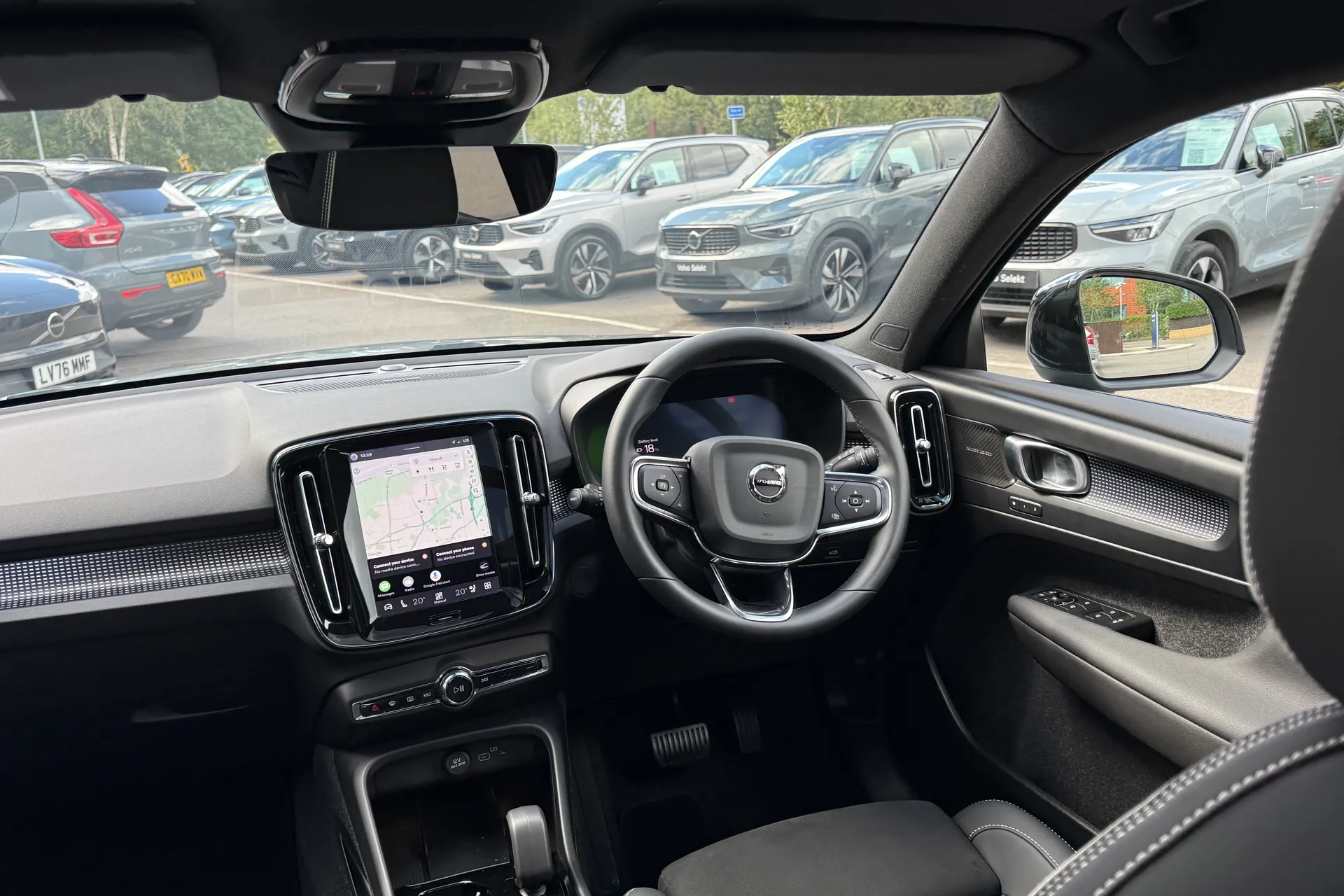 Volvo EX40 thumbnail image number 31