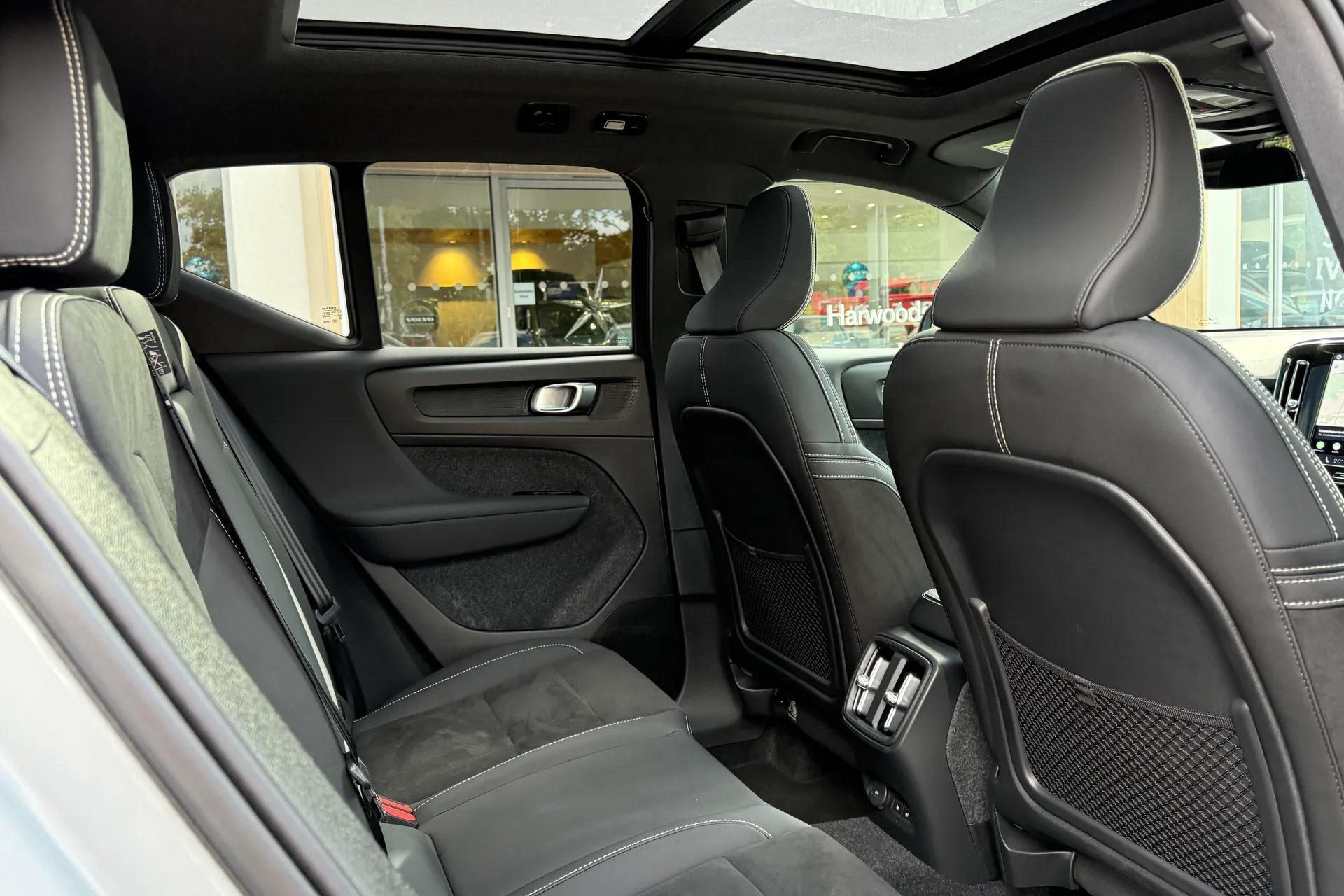 Volvo EX40 thumbnail image number 22