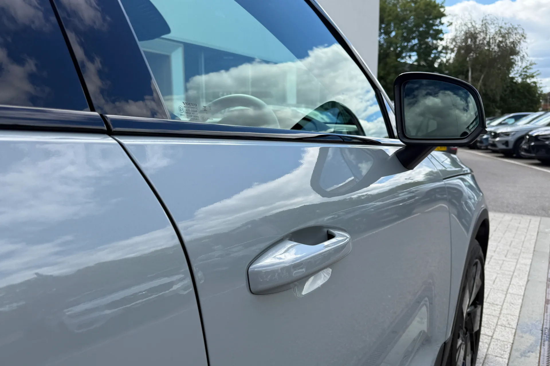 Volvo EX40 thumbnail image number 15