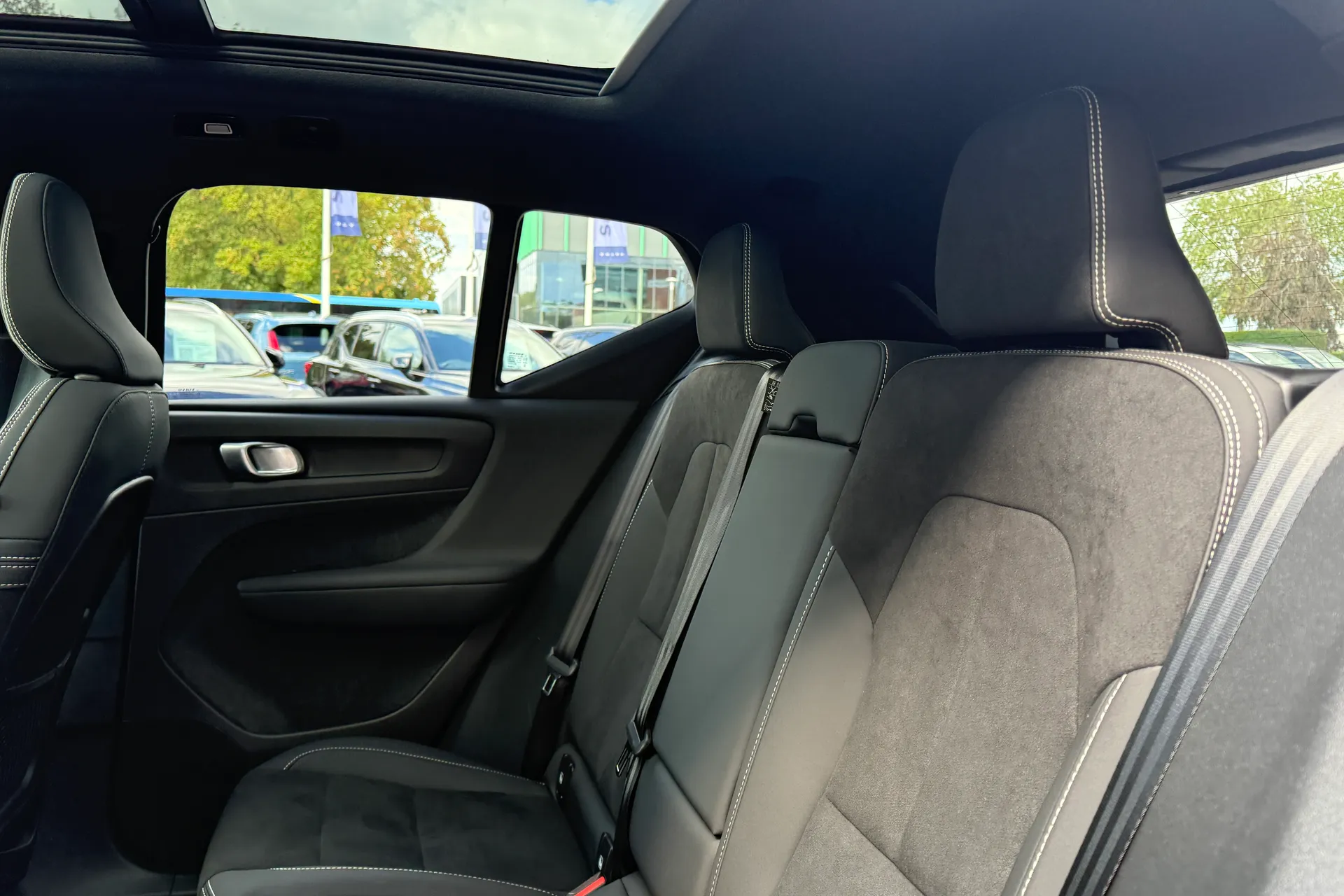 Volvo EX40 thumbnail image number 29