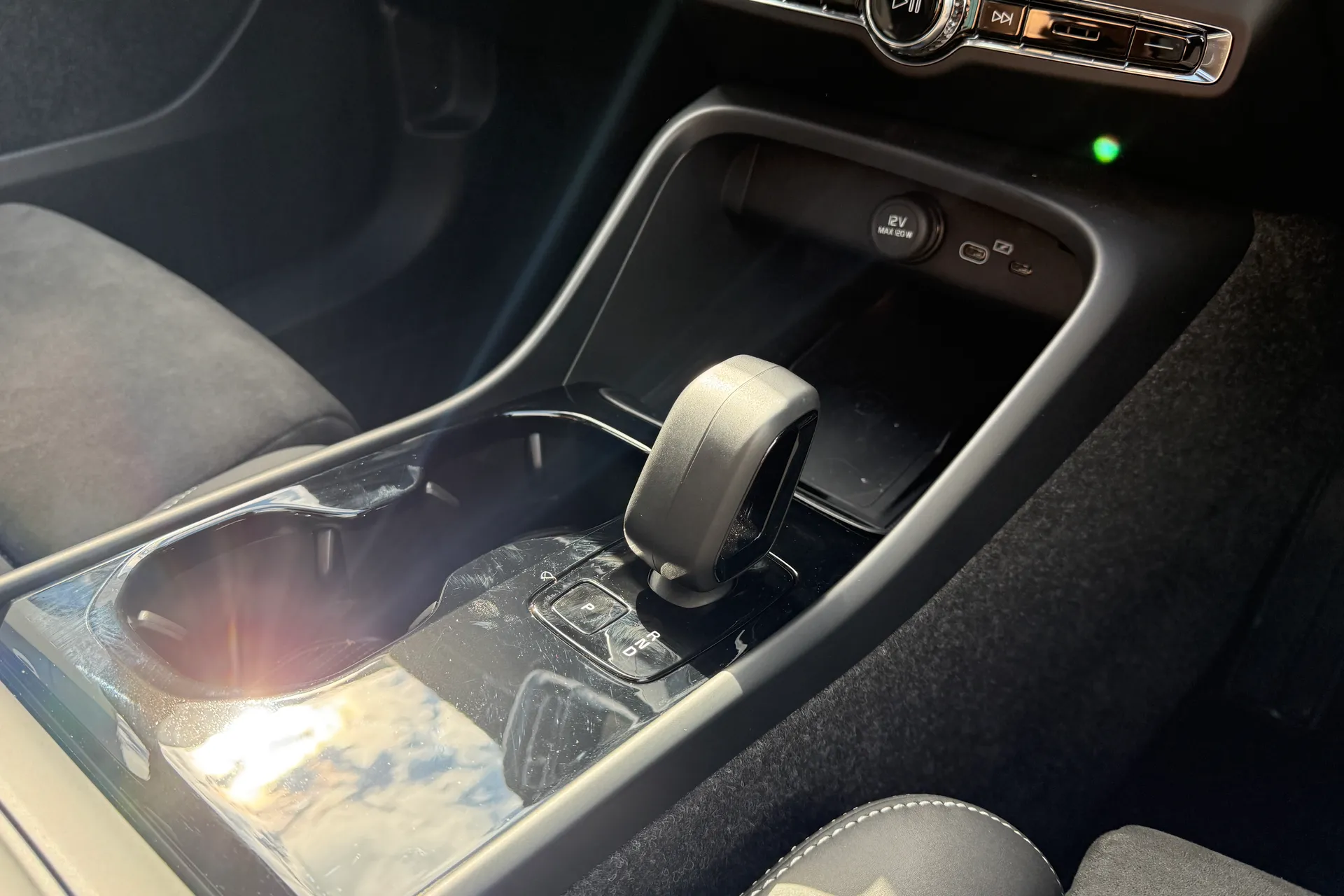Volvo EX40 thumbnail image number 41