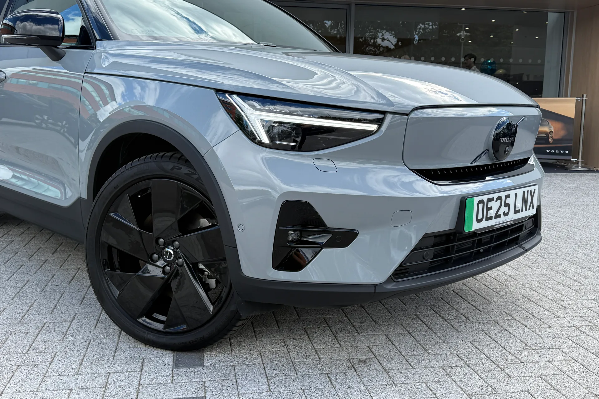 Volvo EX40 thumbnail image number 7