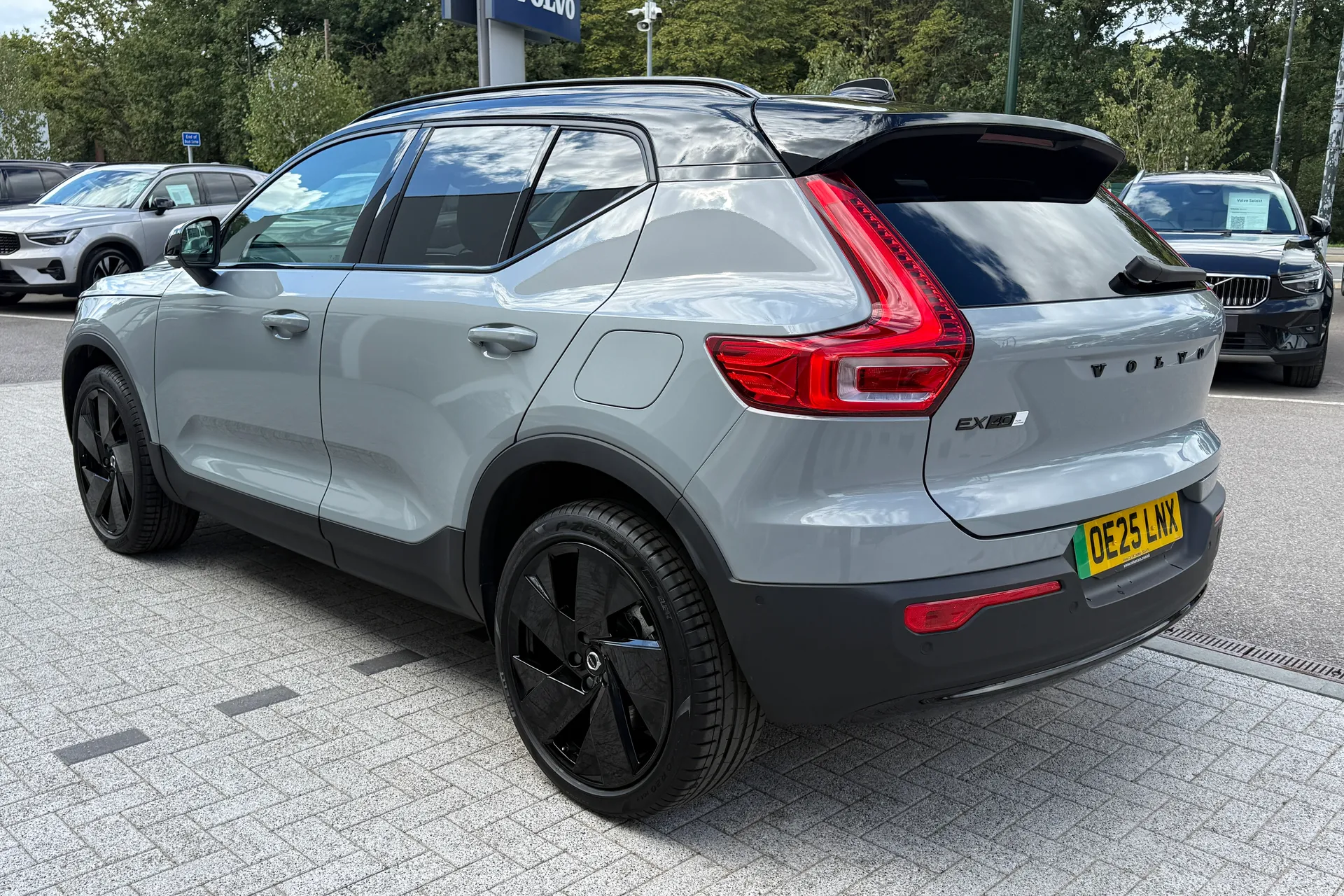 Volvo EX40 thumbnail image number 10