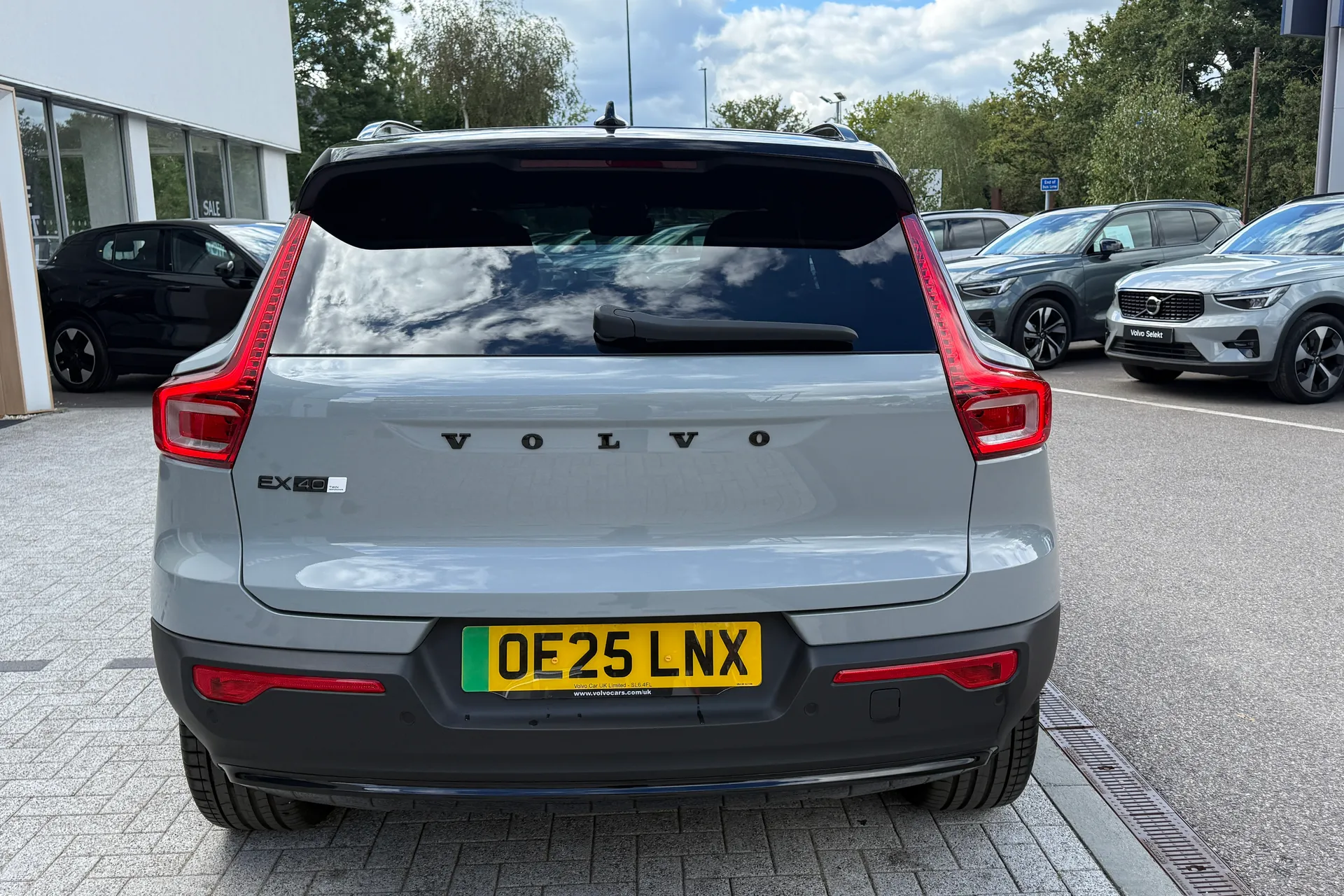Volvo EX40 thumbnail image number 9