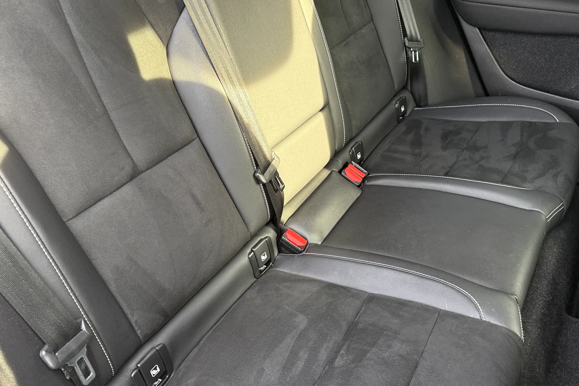 Volvo XC40 thumbnail image number 25
