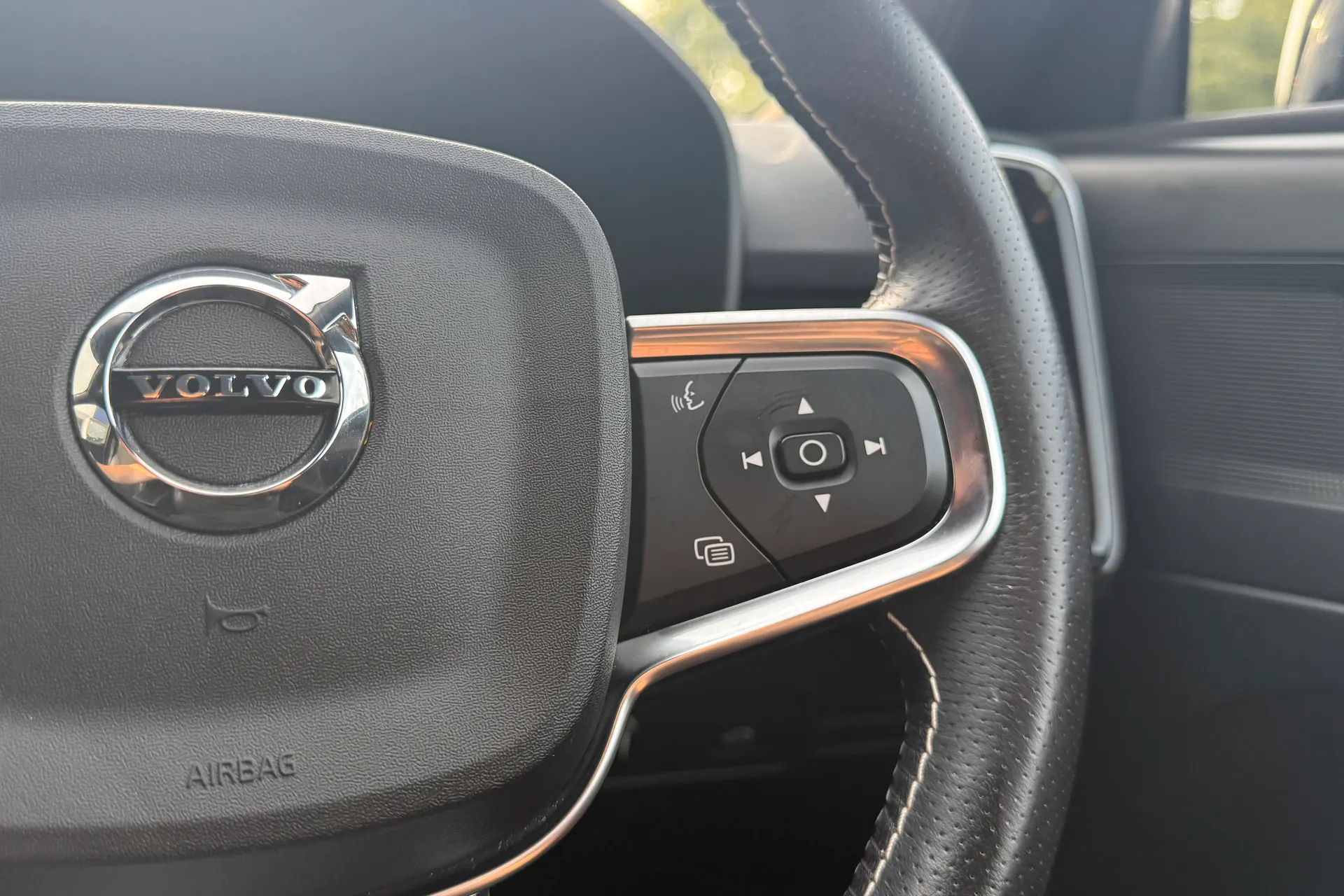 Volvo XC40 thumbnail image number 36