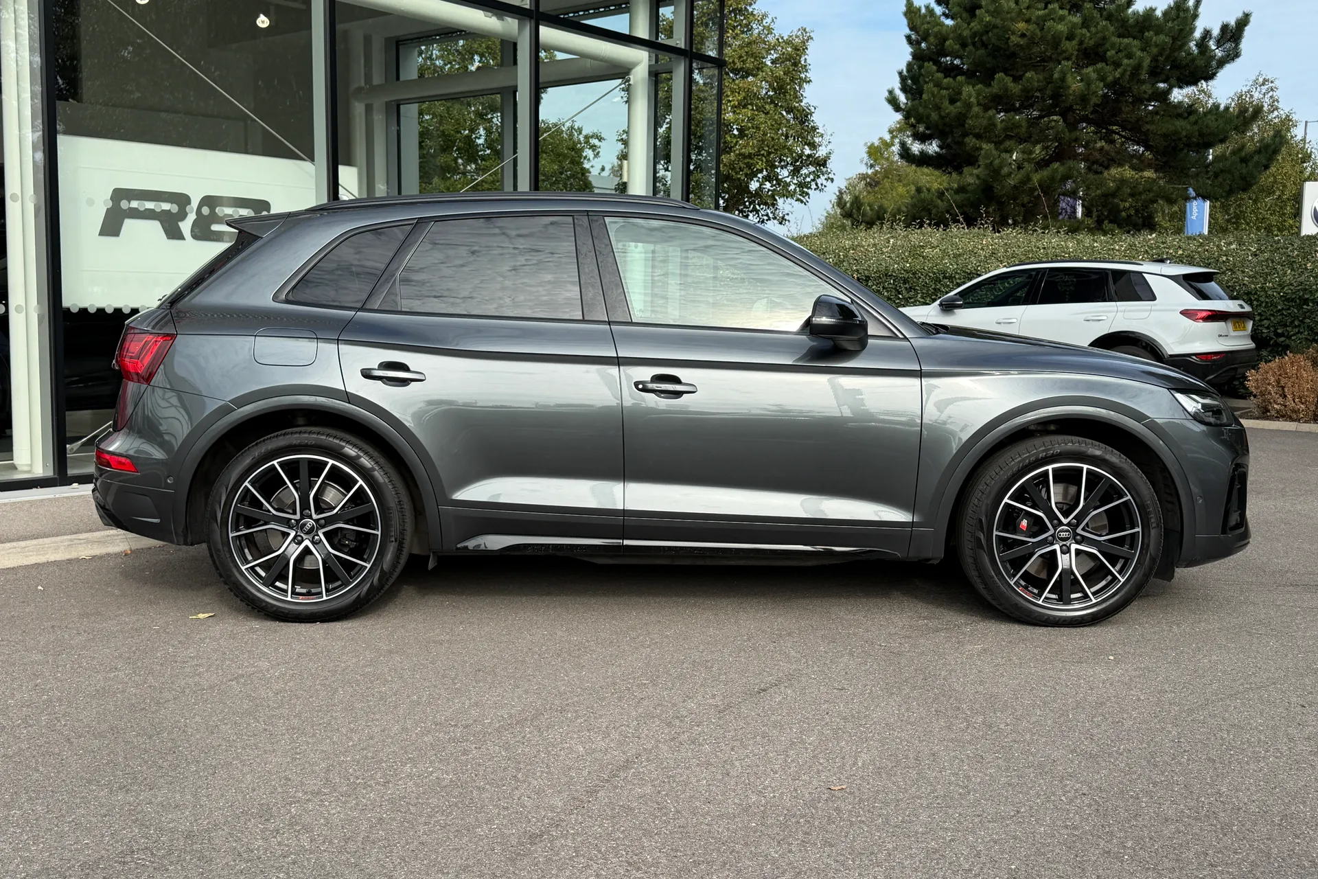 Audi Q5 thumbnail image number 2