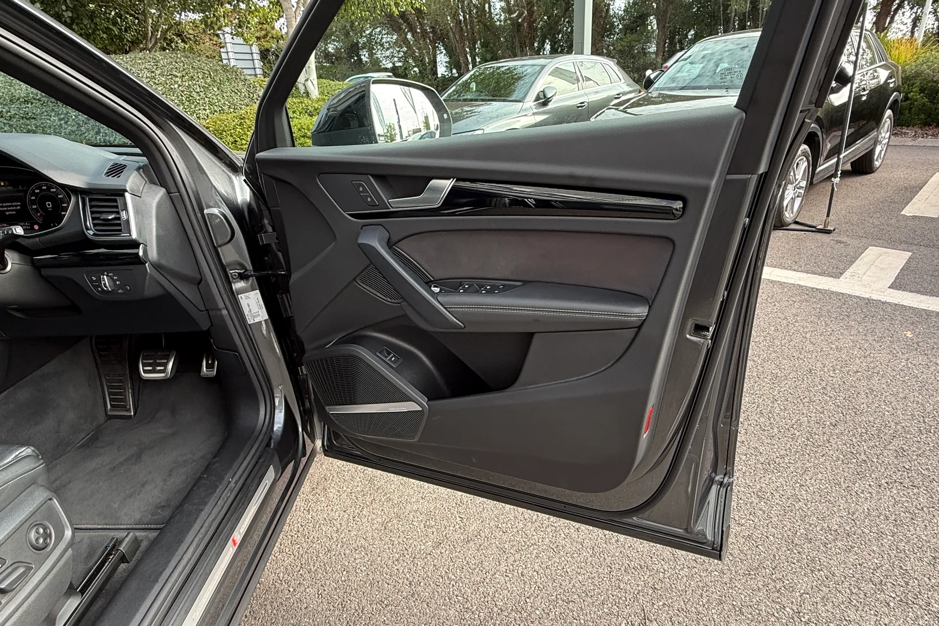 Audi Q5 thumbnail image number 36