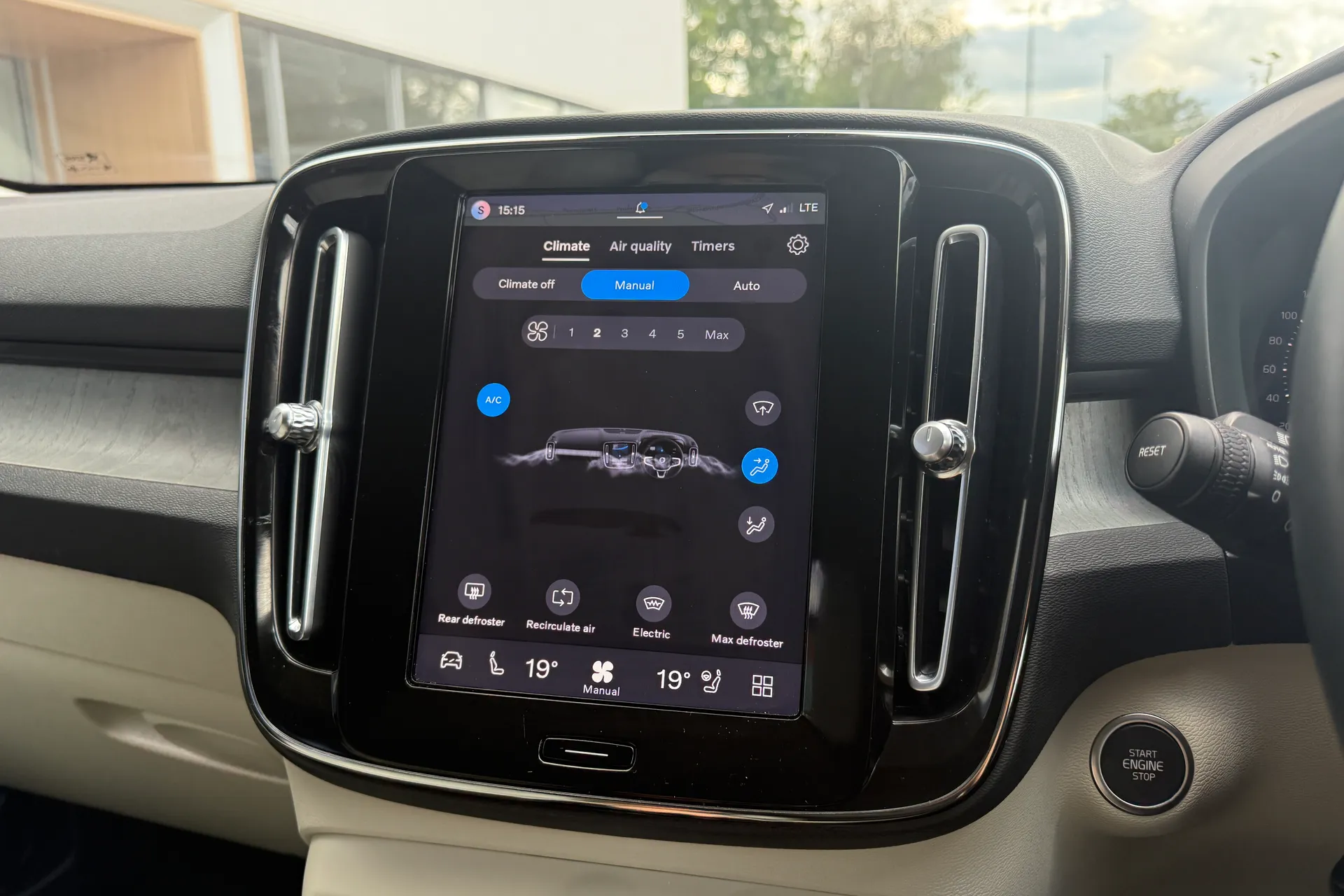 Volvo XC40 thumbnail image number 36