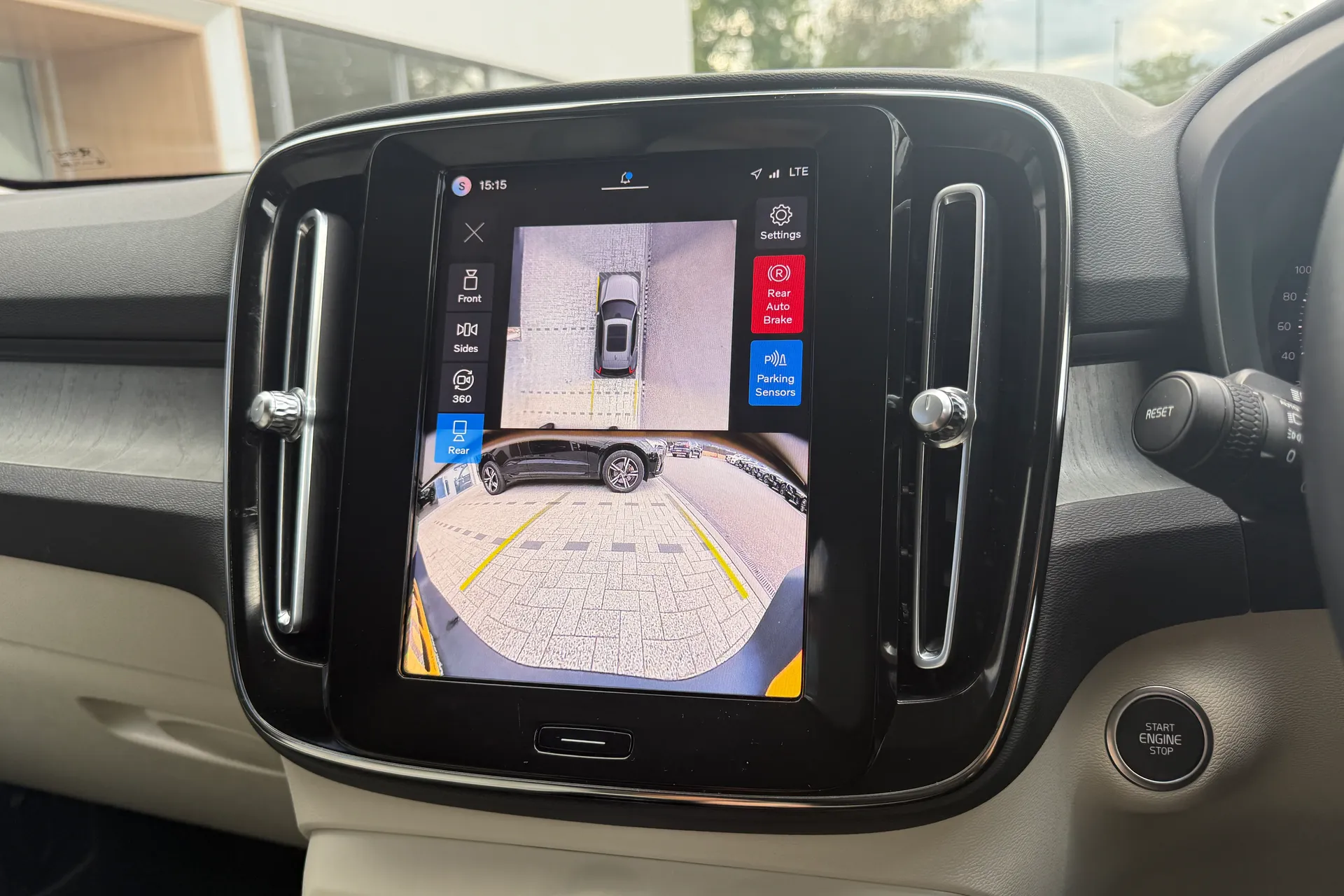 Volvo XC40 thumbnail image number 4