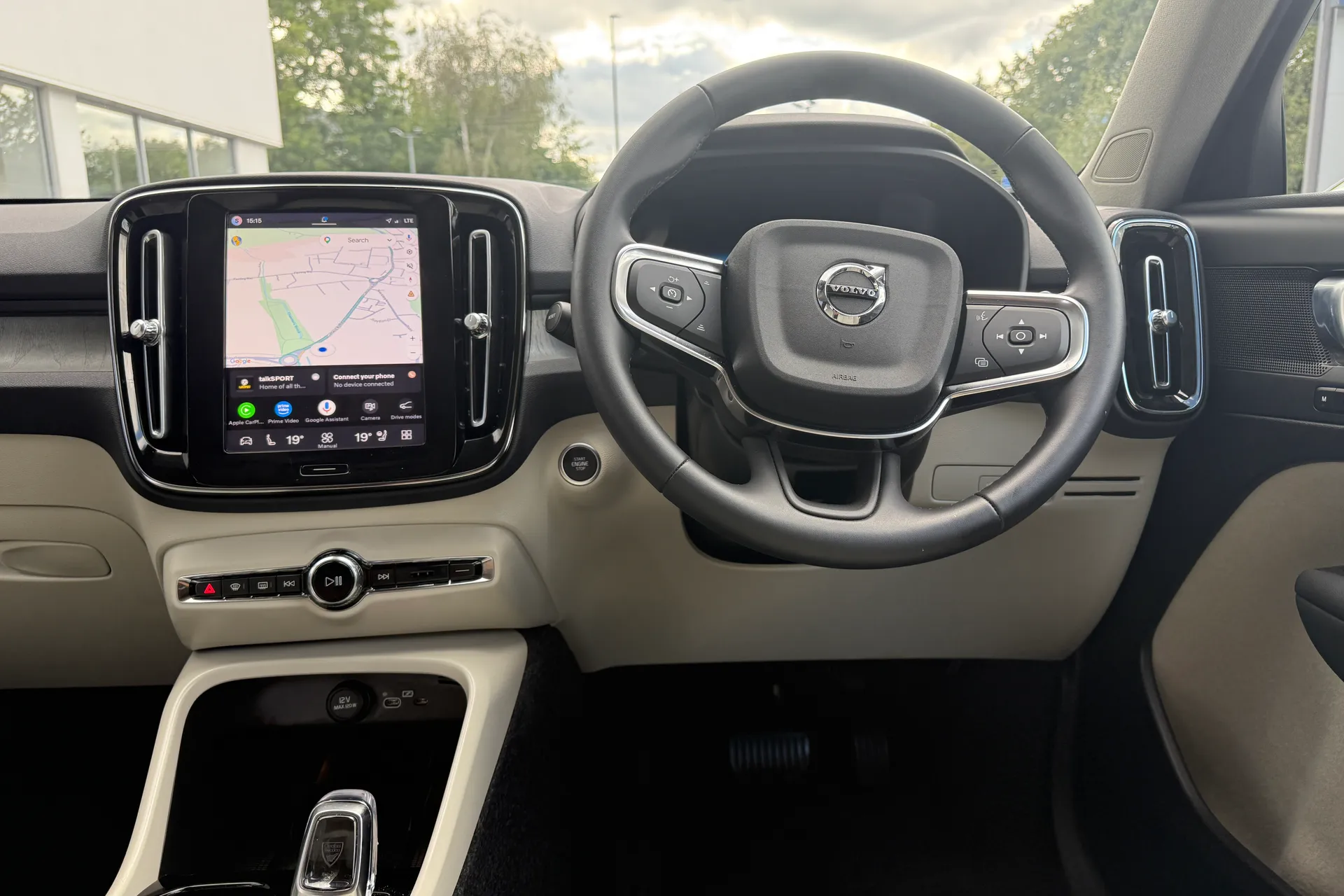 Volvo XC40 thumbnail image number 32