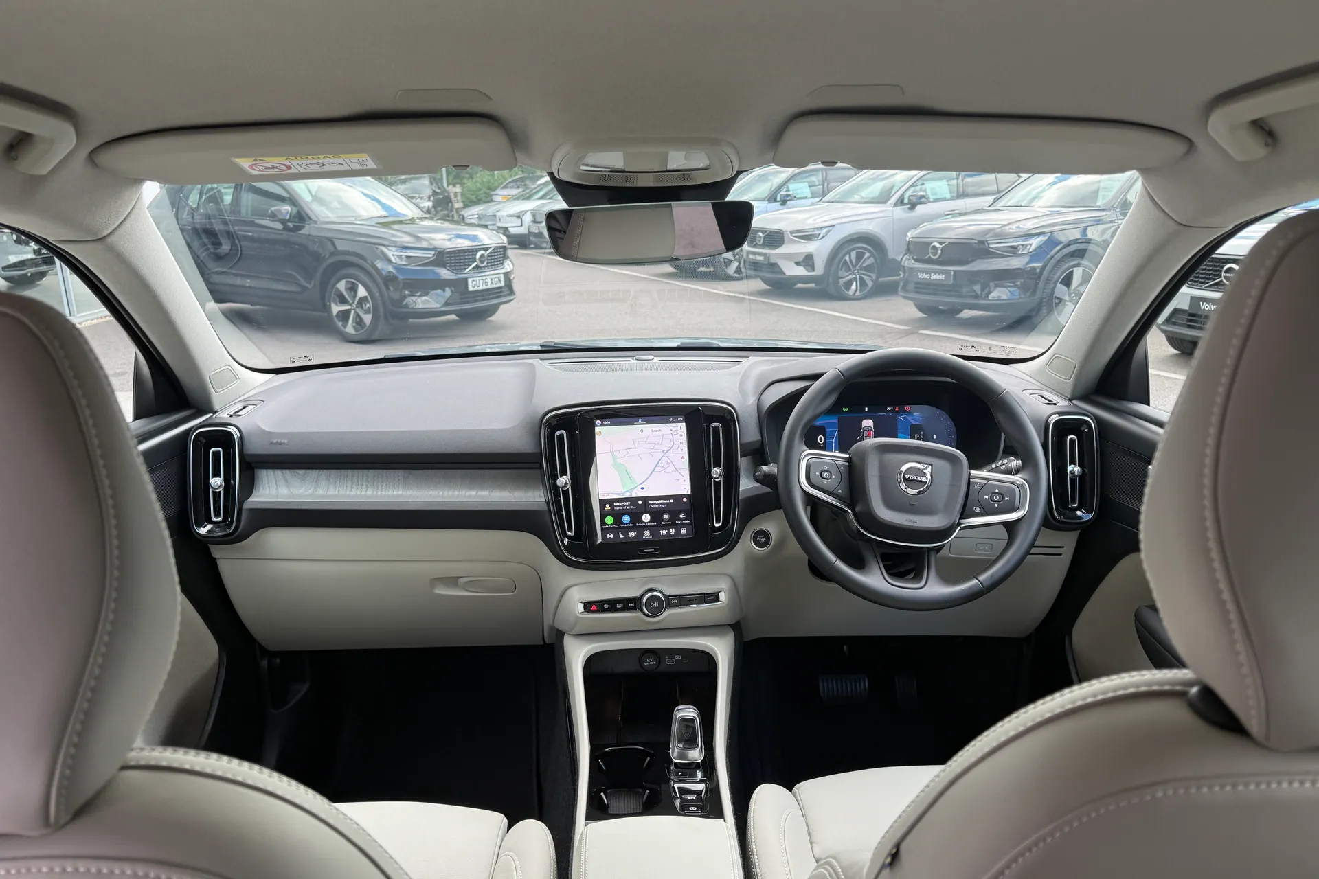 Volvo XC40 thumbnail image number 3