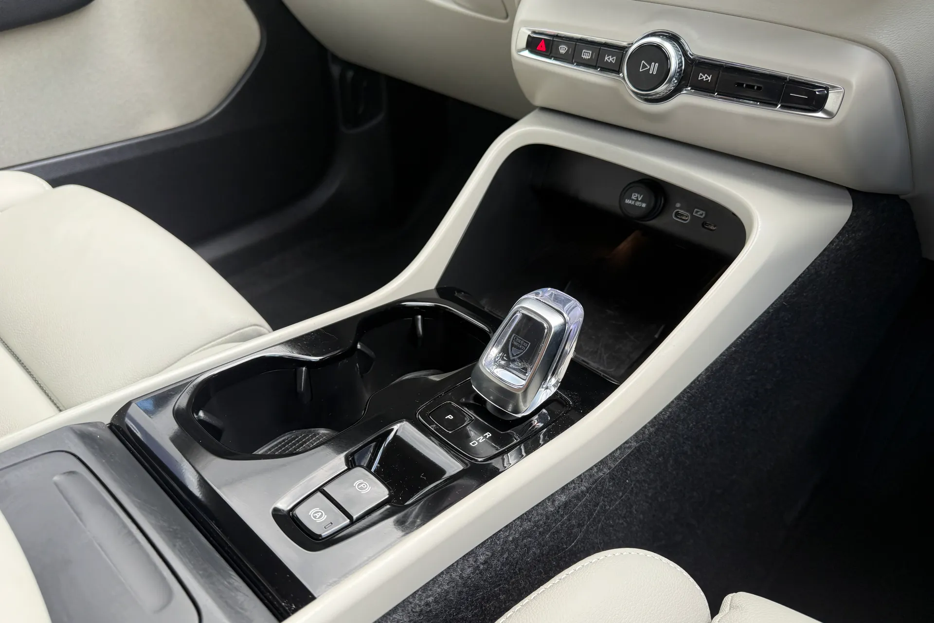 Volvo XC40 thumbnail image number 41