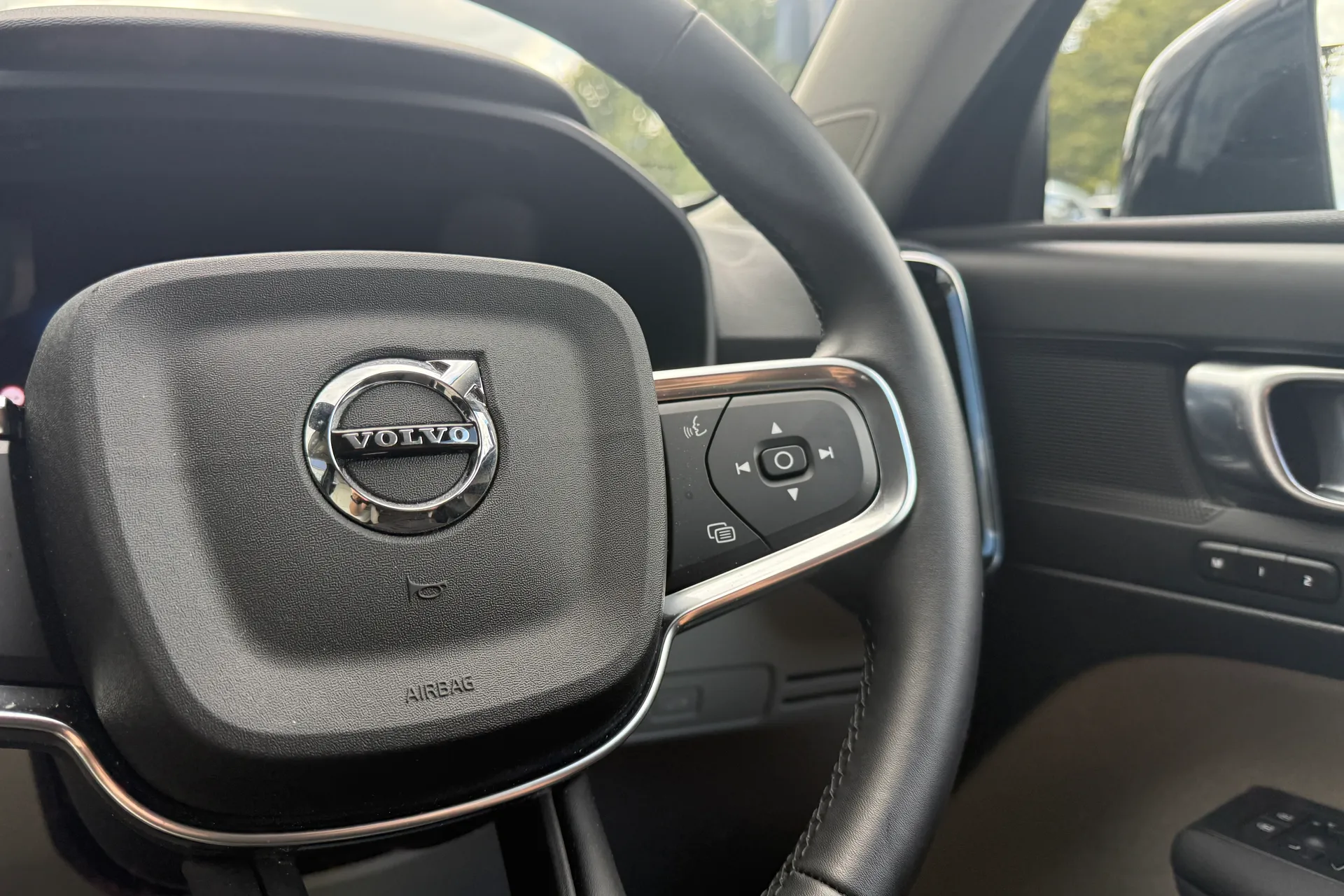 Volvo XC40 thumbnail image number 35