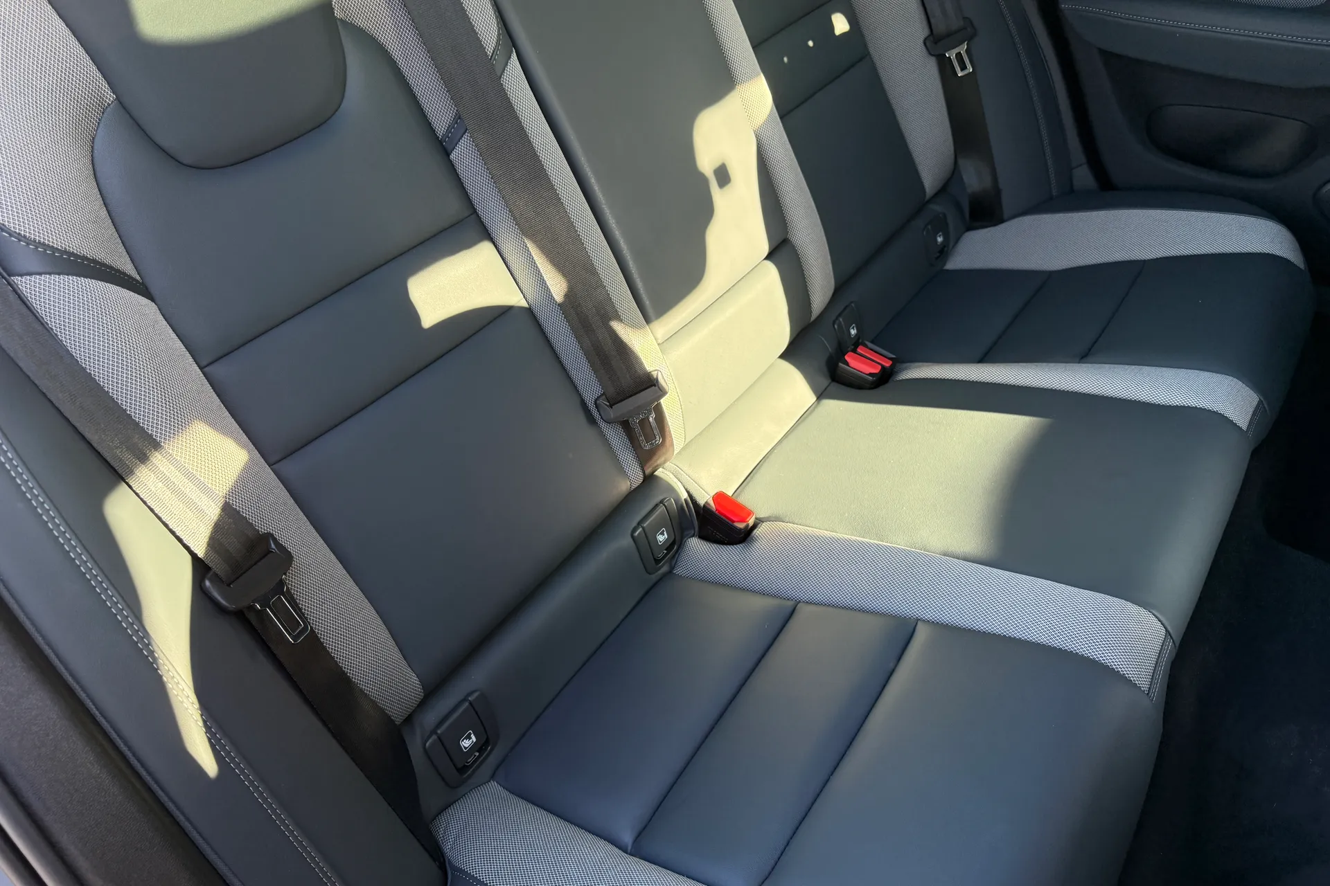 Volvo V60 thumbnail image number 24