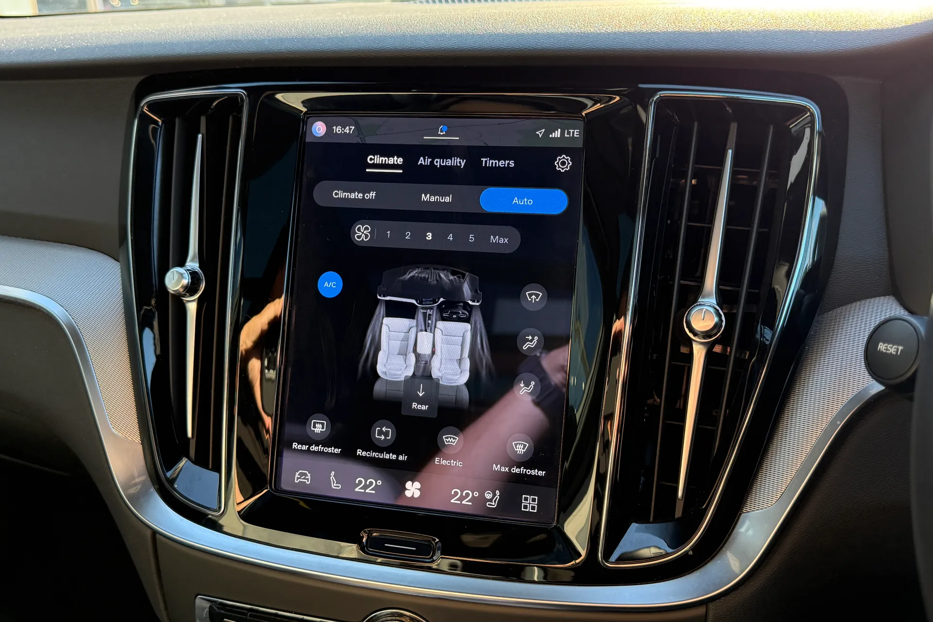 Volvo V60 thumbnail image number 37