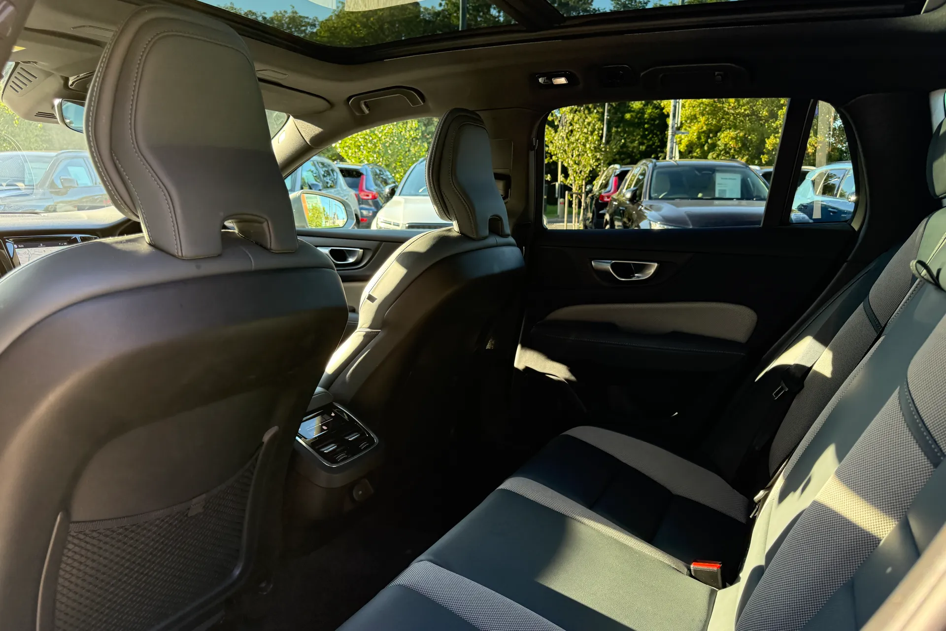 Volvo V60 thumbnail image number 28