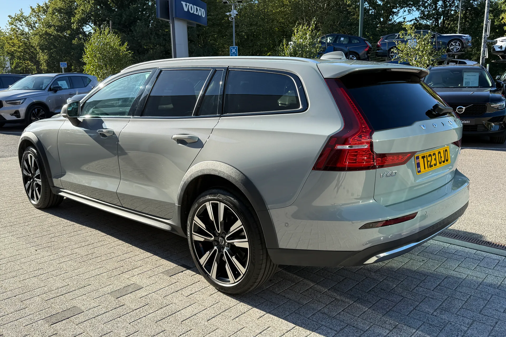 Volvo V60 thumbnail image number 10