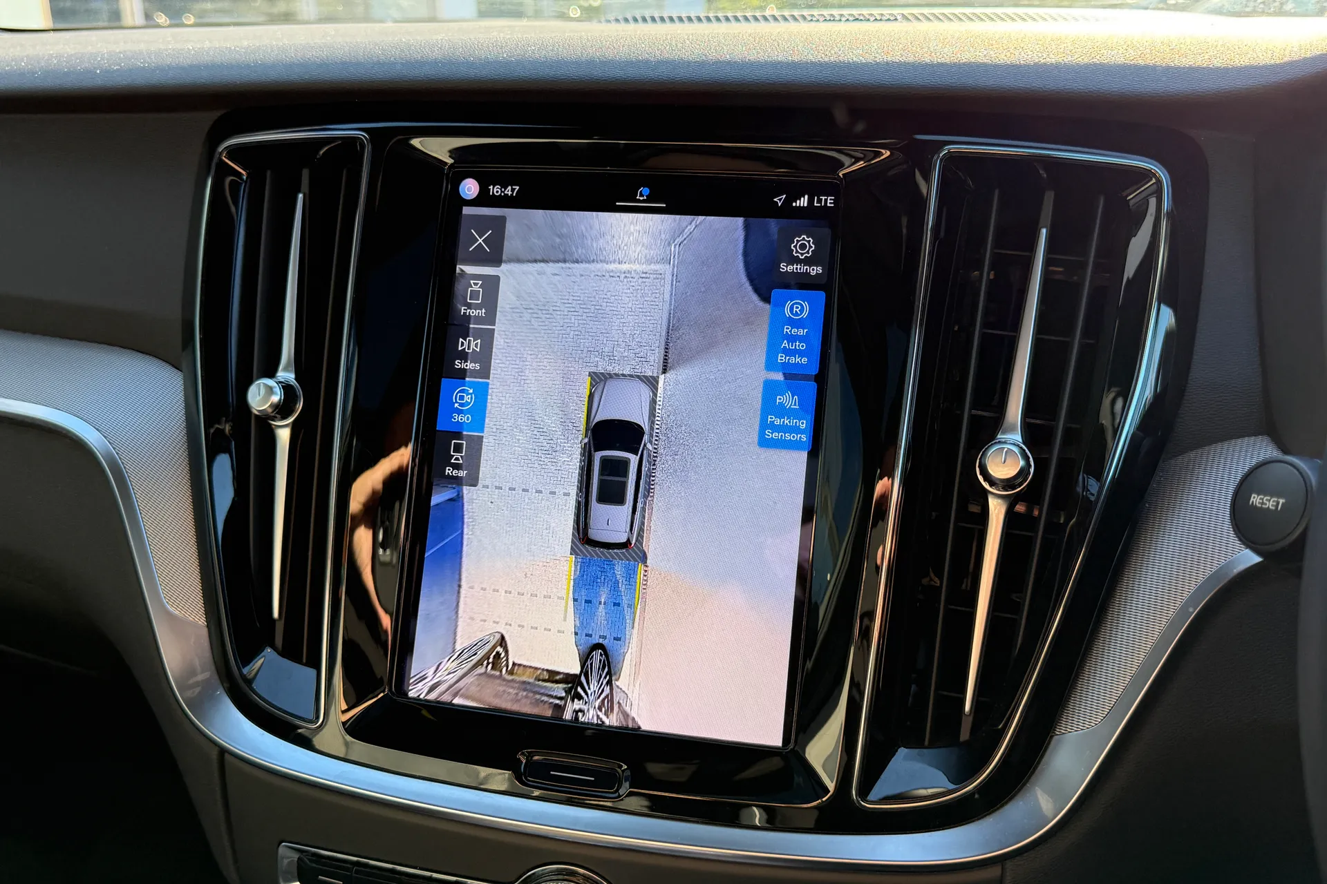 Volvo V60 thumbnail image number 4