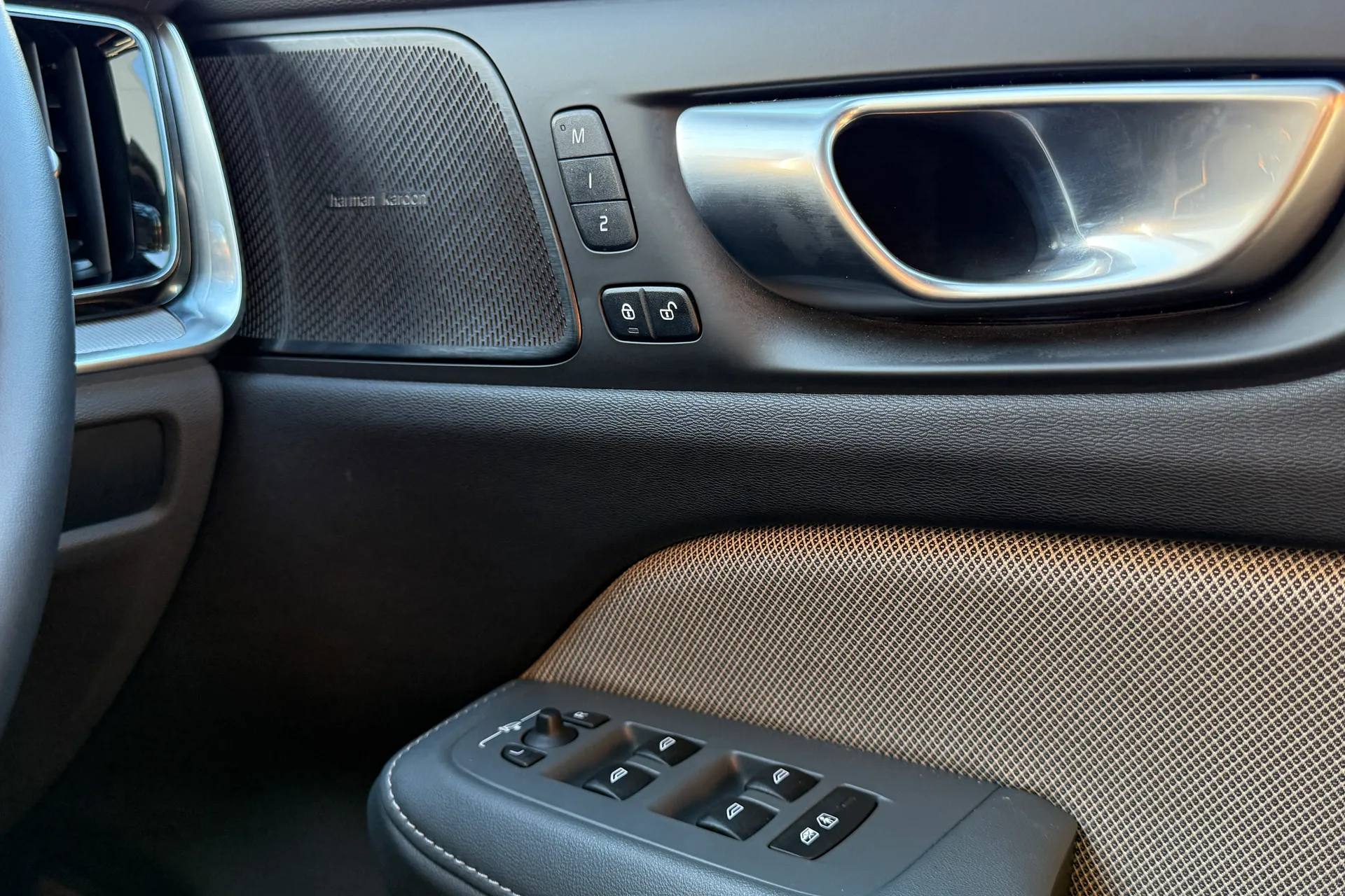 Volvo V60 thumbnail image number 39
