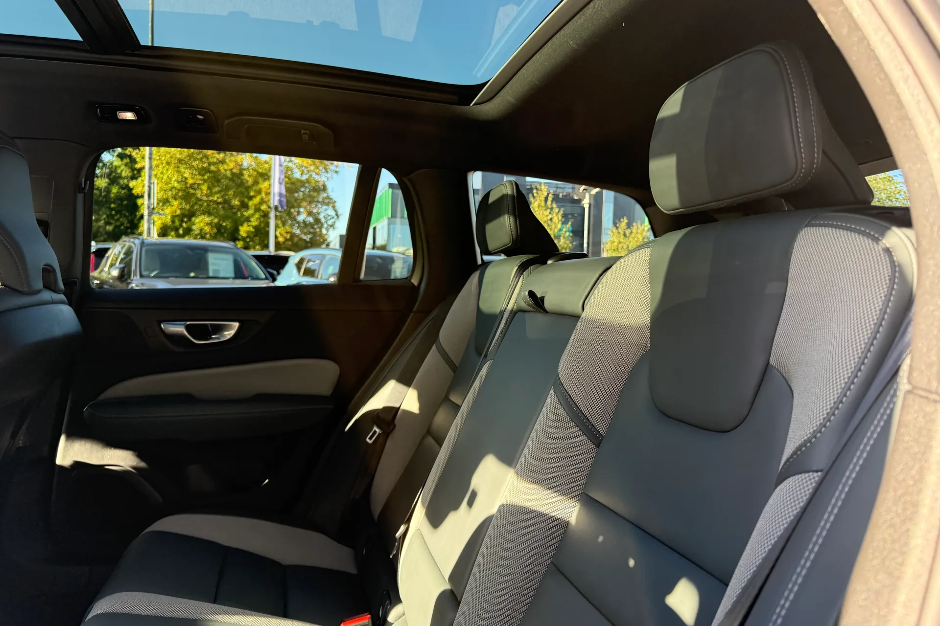 Volvo V60 thumbnail image number 29