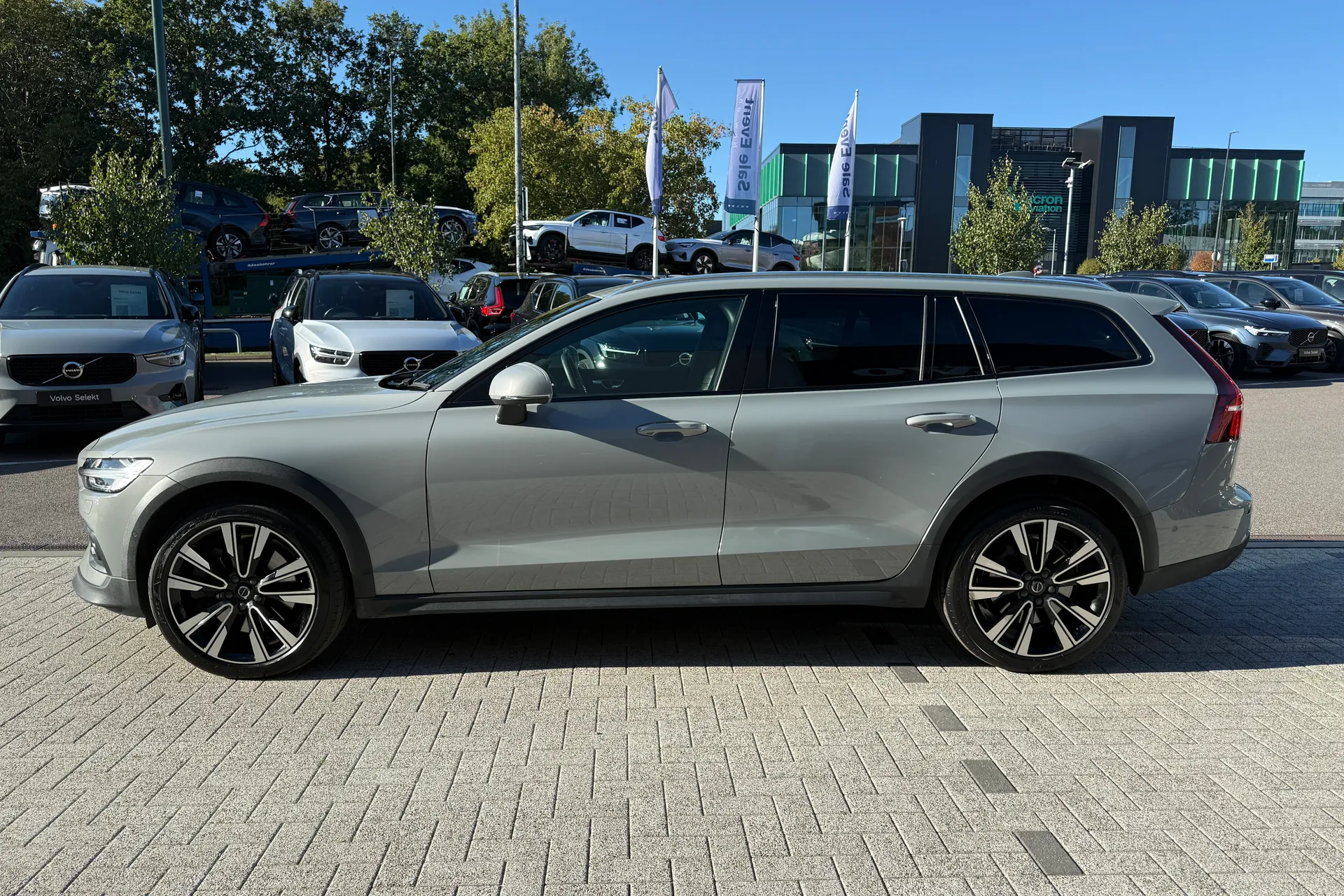 Volvo V60 thumbnail image number 11