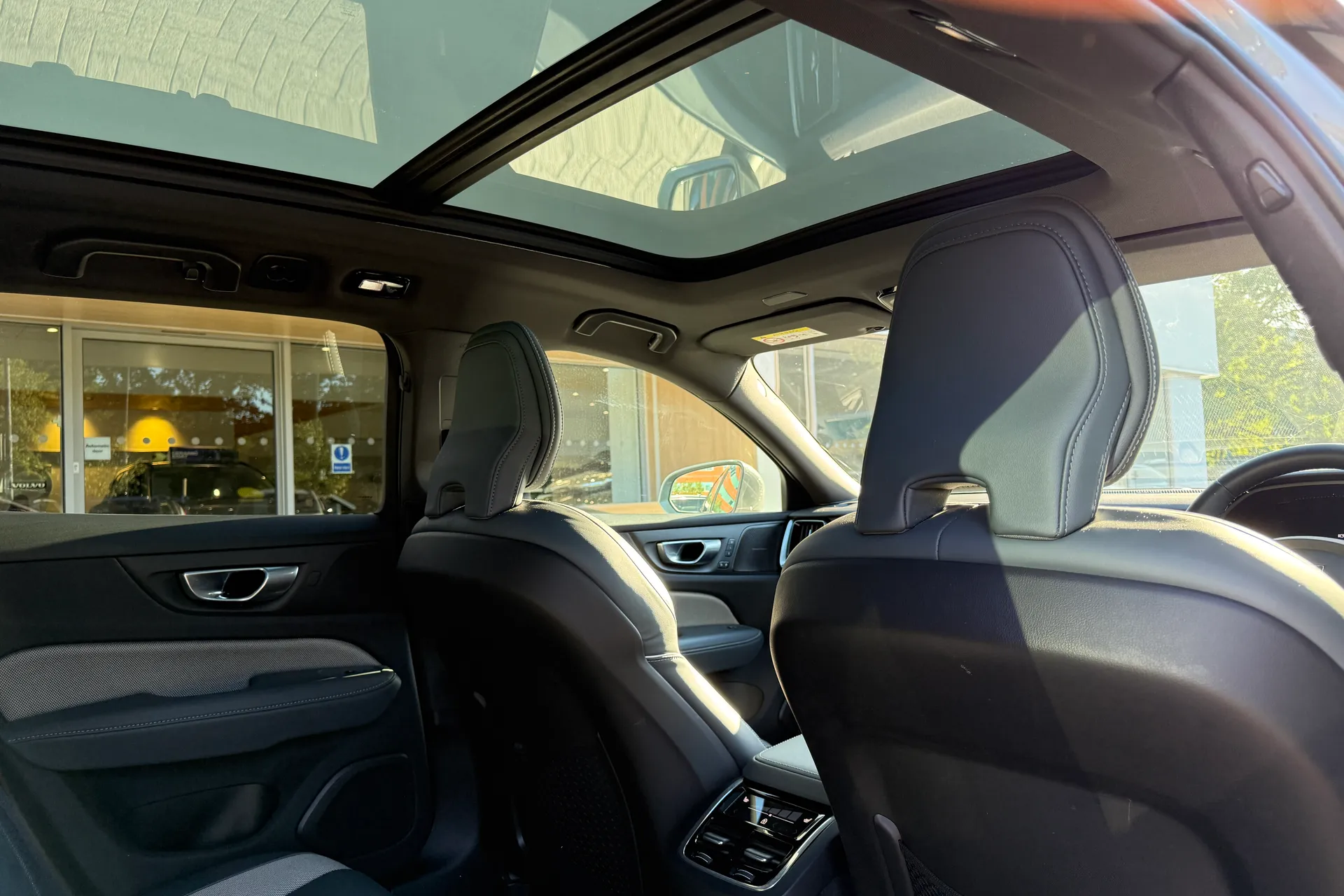 Volvo V60 thumbnail image number 23