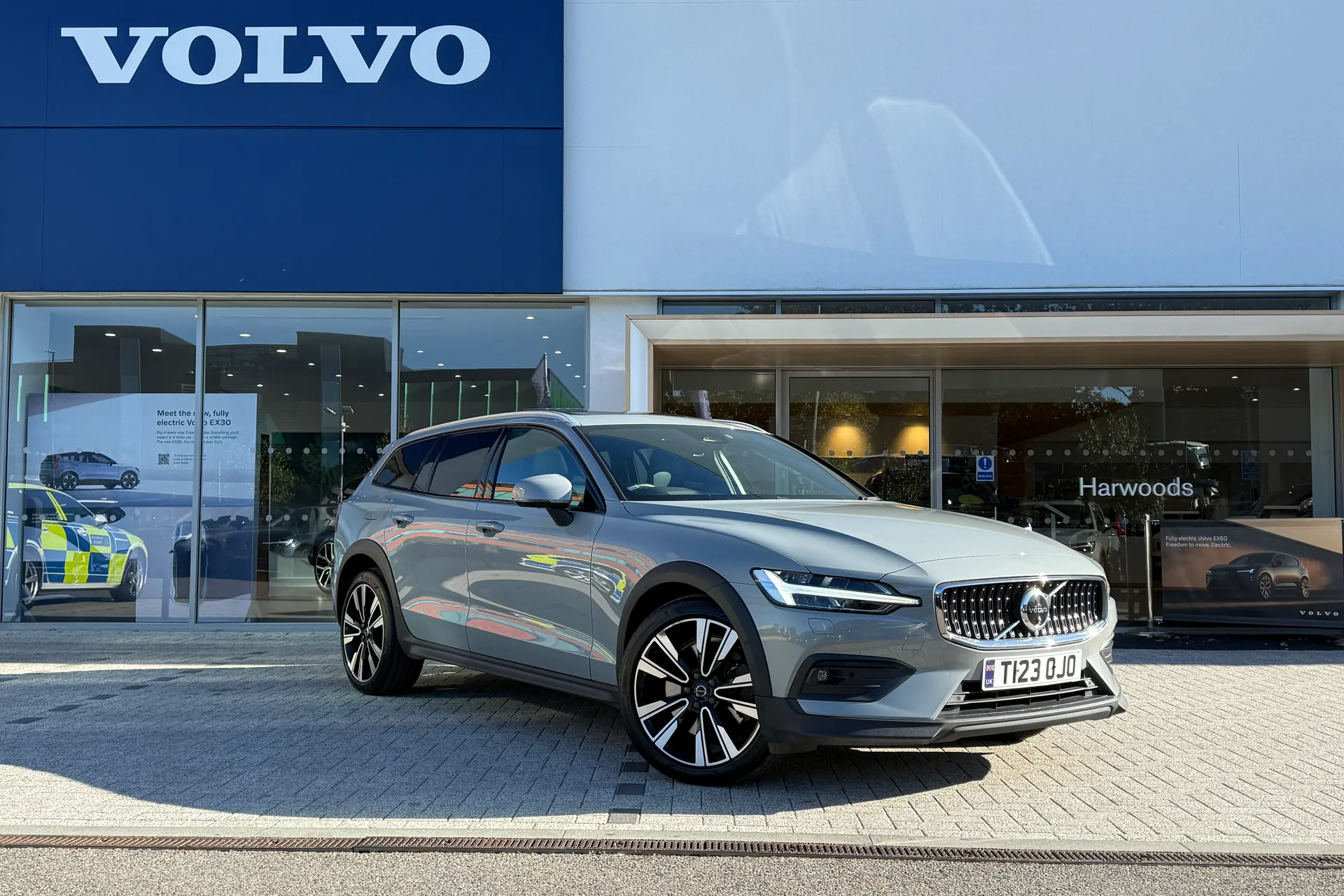Volvo V60 focused image