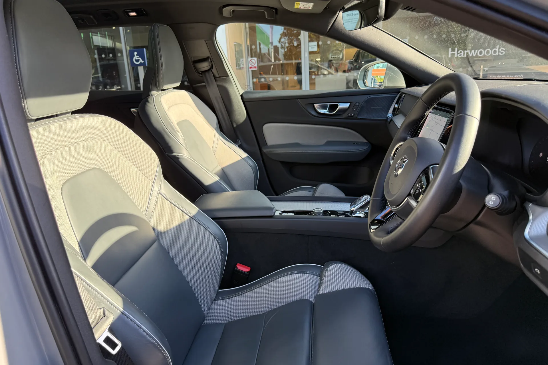 Volvo V60 thumbnail image number 25