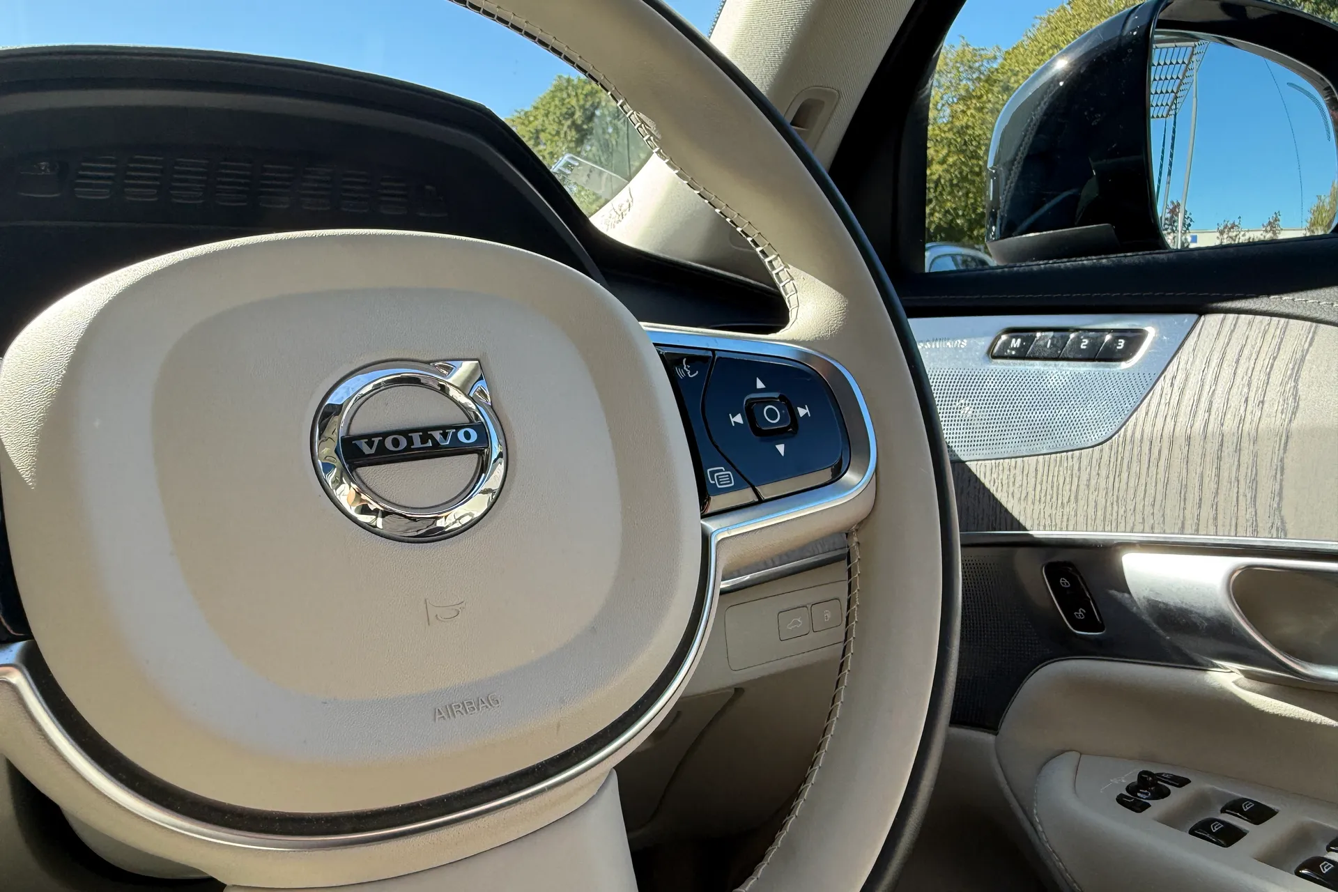 Volvo XC90 thumbnail image number 38