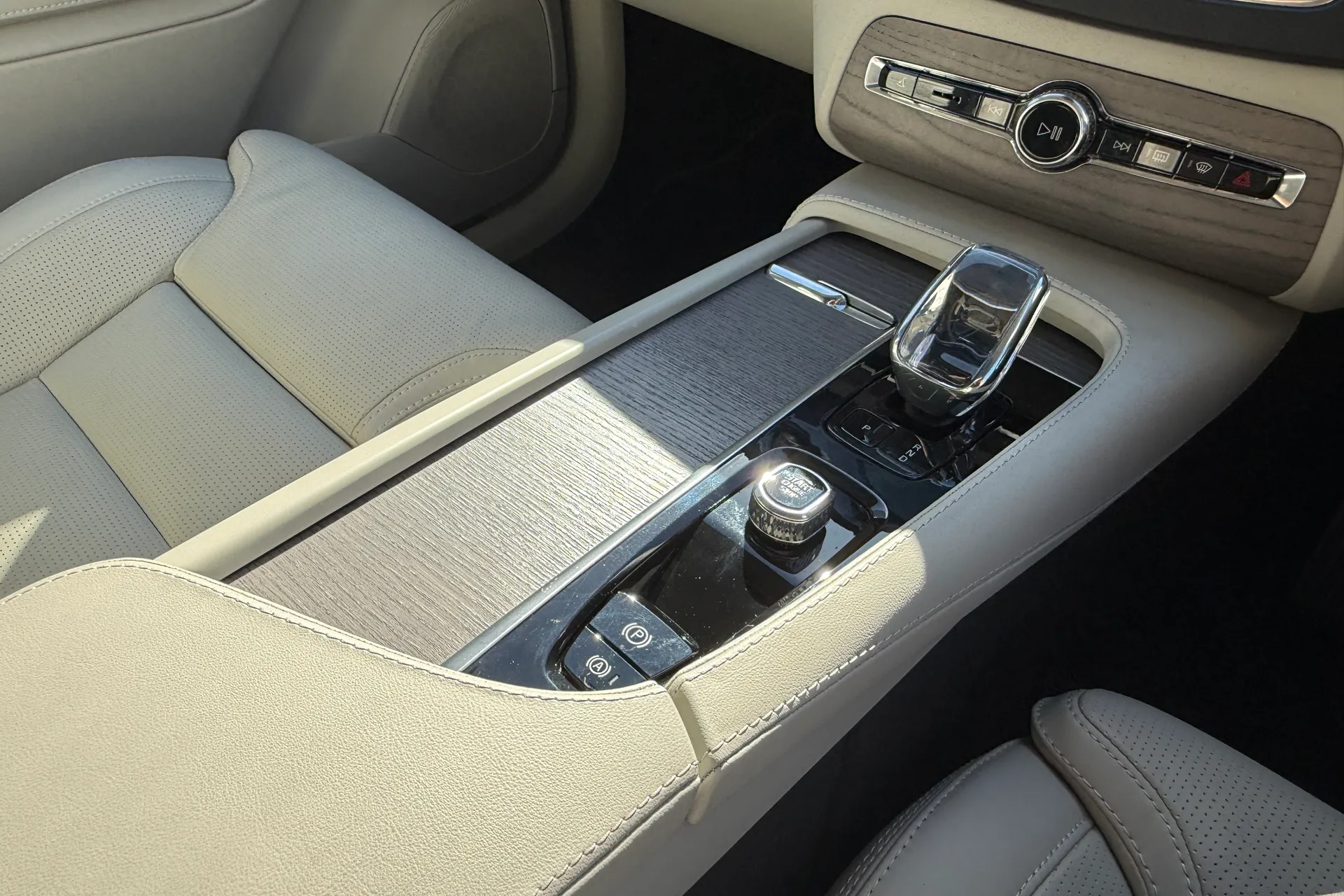 Volvo XC90 thumbnail image number 44