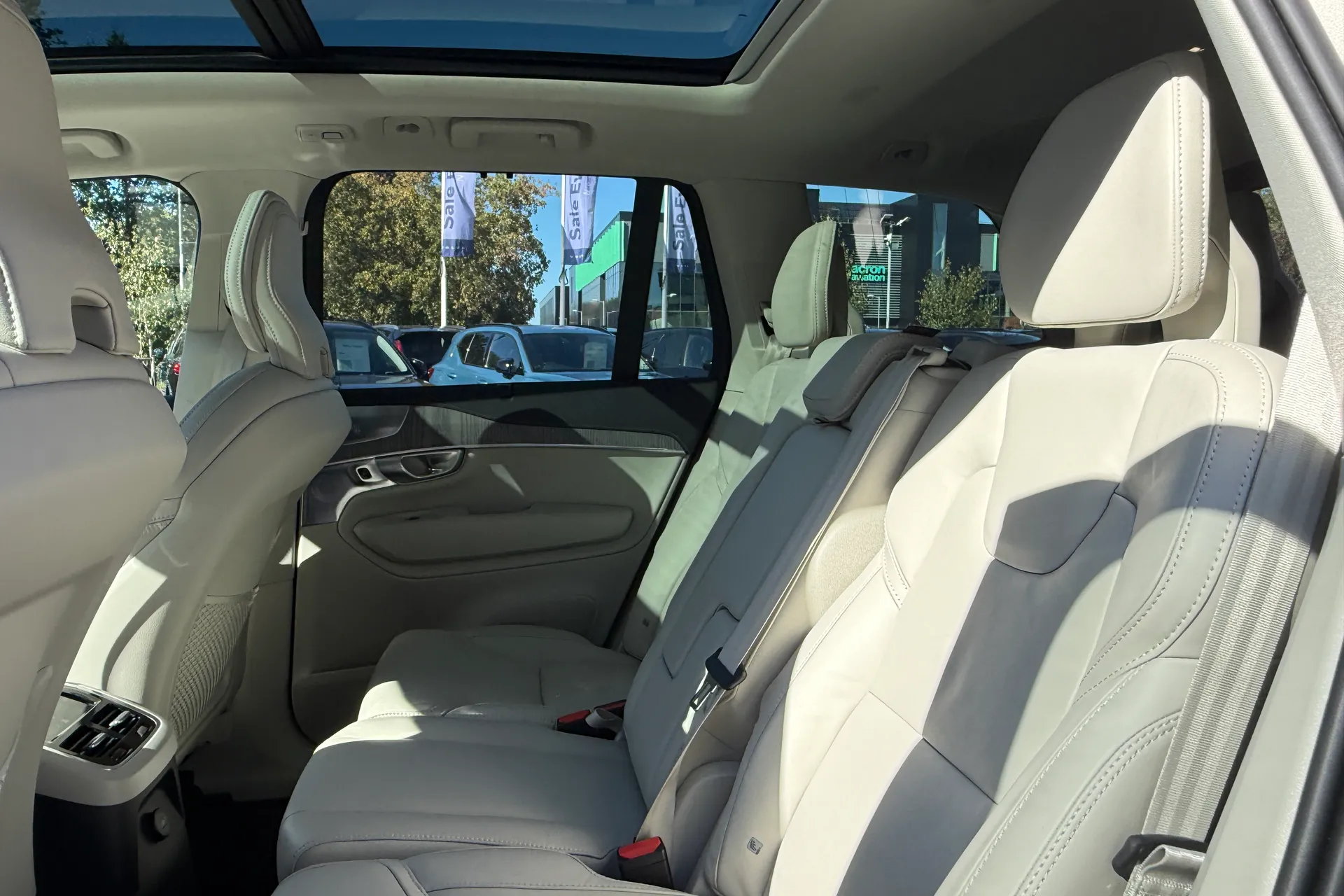 Volvo XC90 thumbnail image number 32