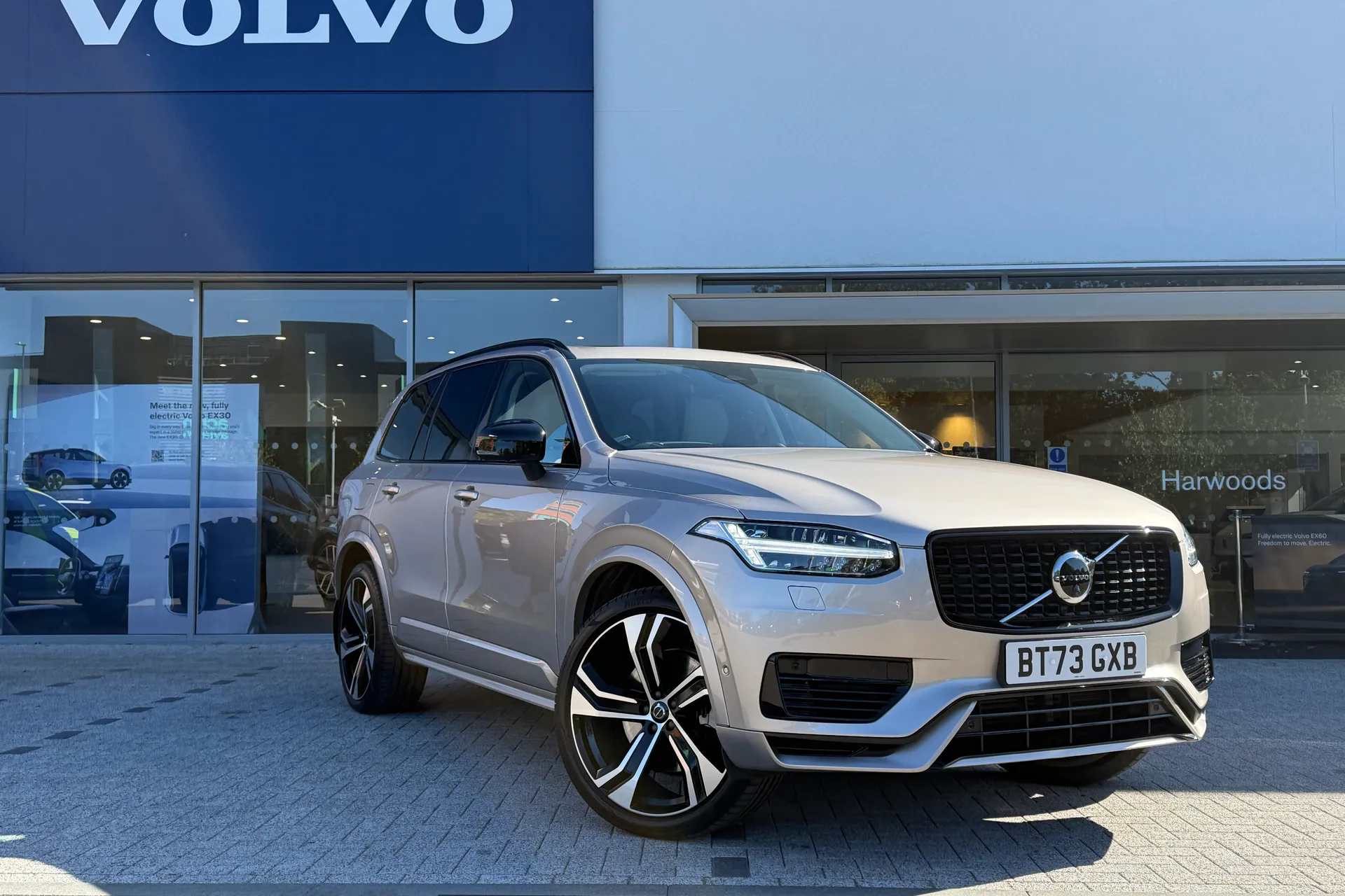 Volvo XC90 focused image