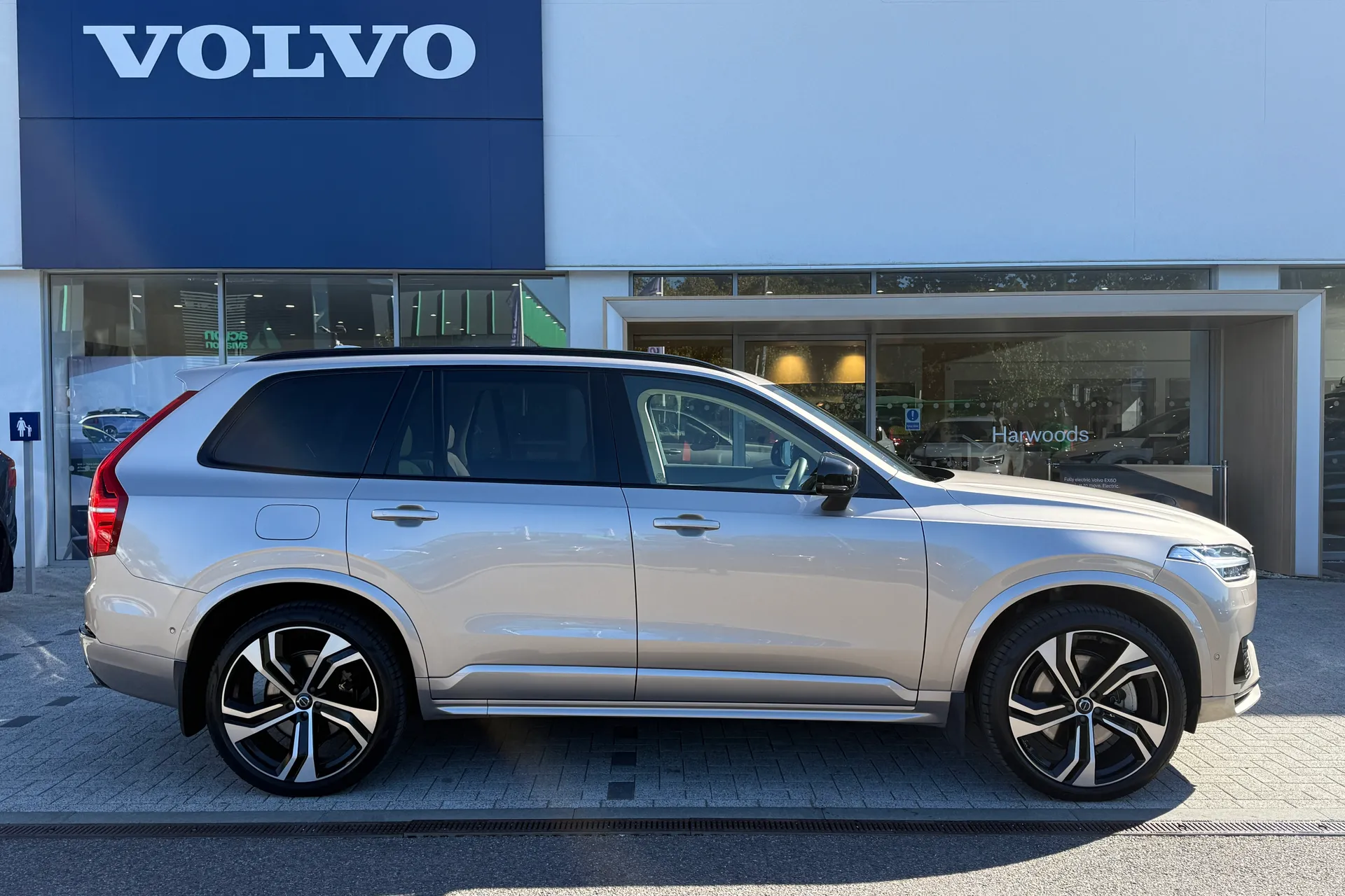 Volvo XC90 thumbnail image number 2