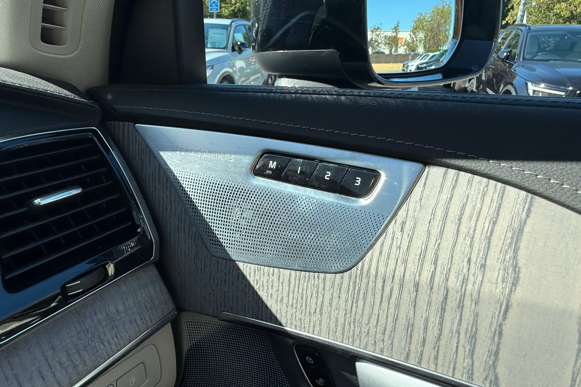 Volvo XC90 thumbnail image number 43