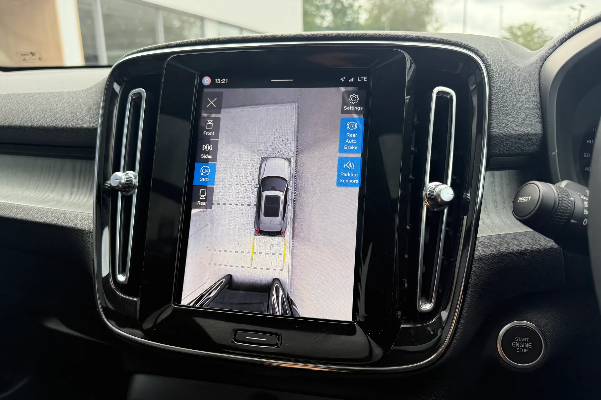 Volvo XC40 thumbnail image number 39