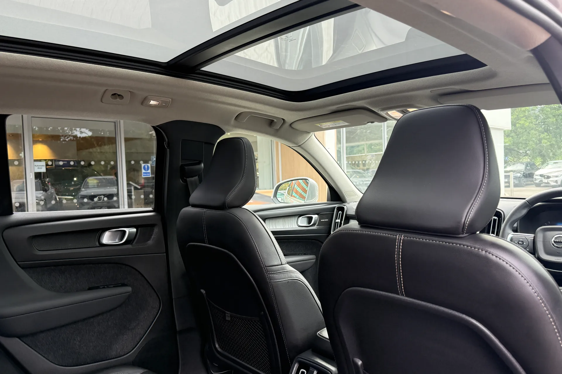 Volvo XC40 thumbnail image number 24