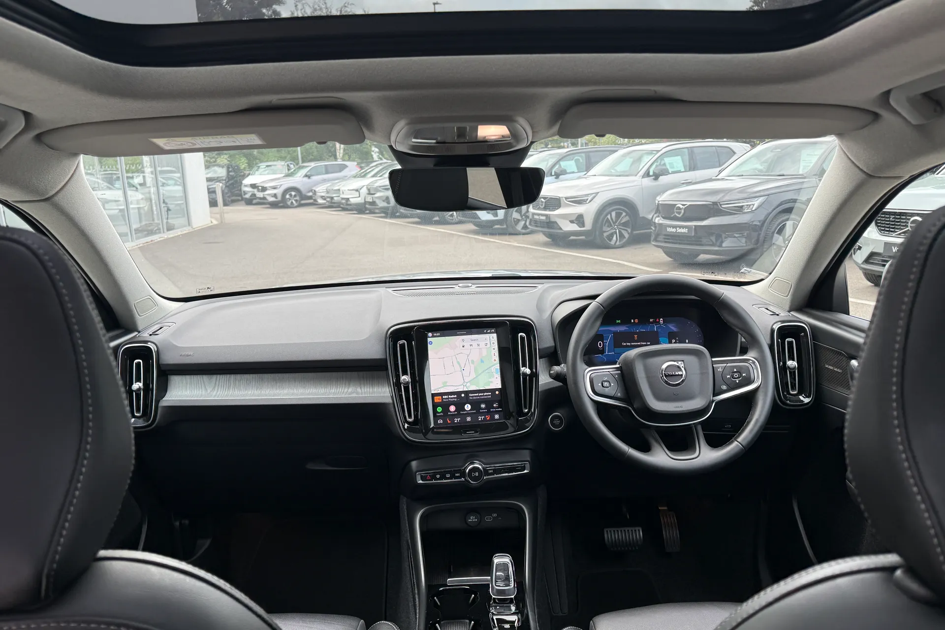 Volvo XC40 thumbnail image number 3