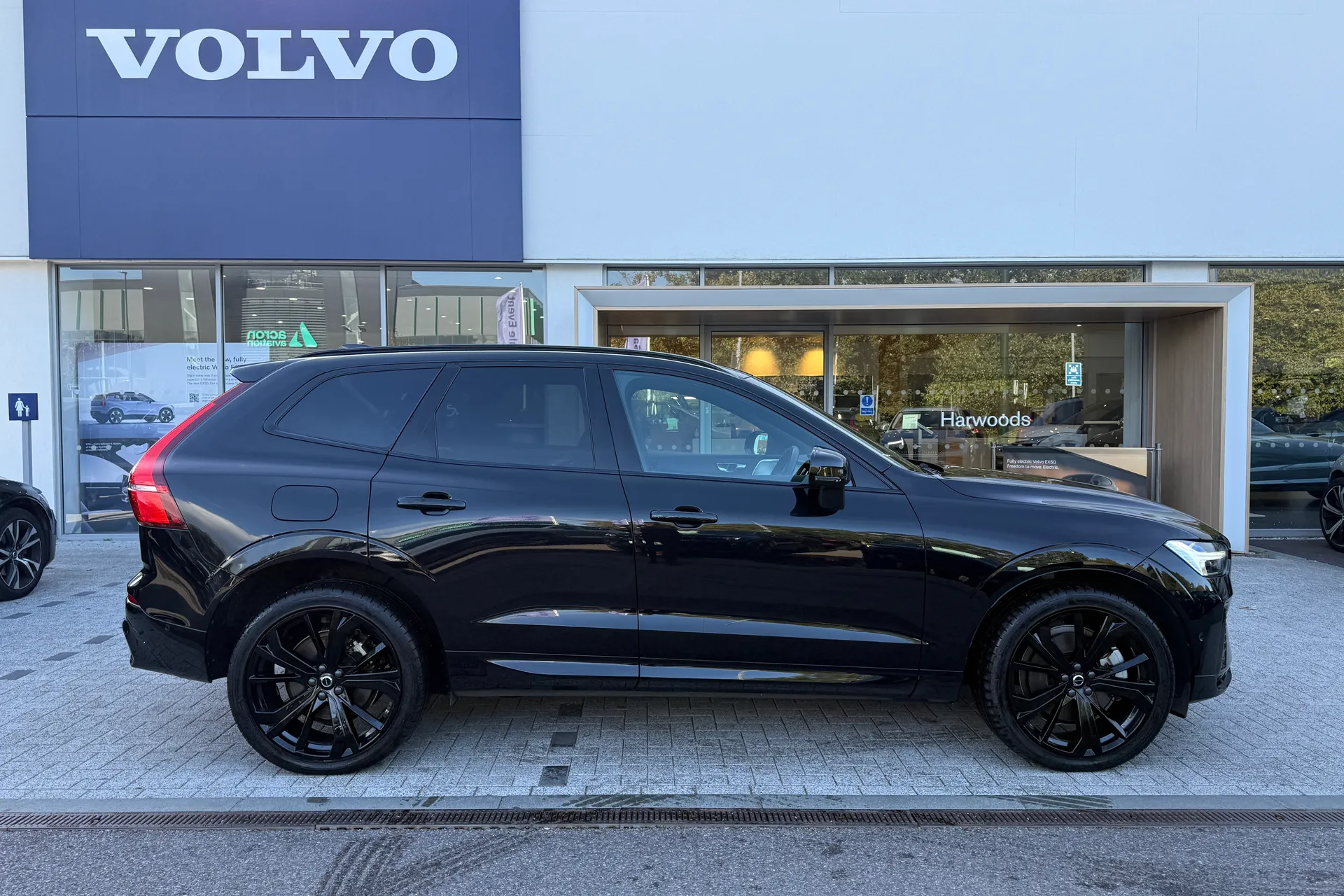 Volvo XC60 thumbnail image number 2
