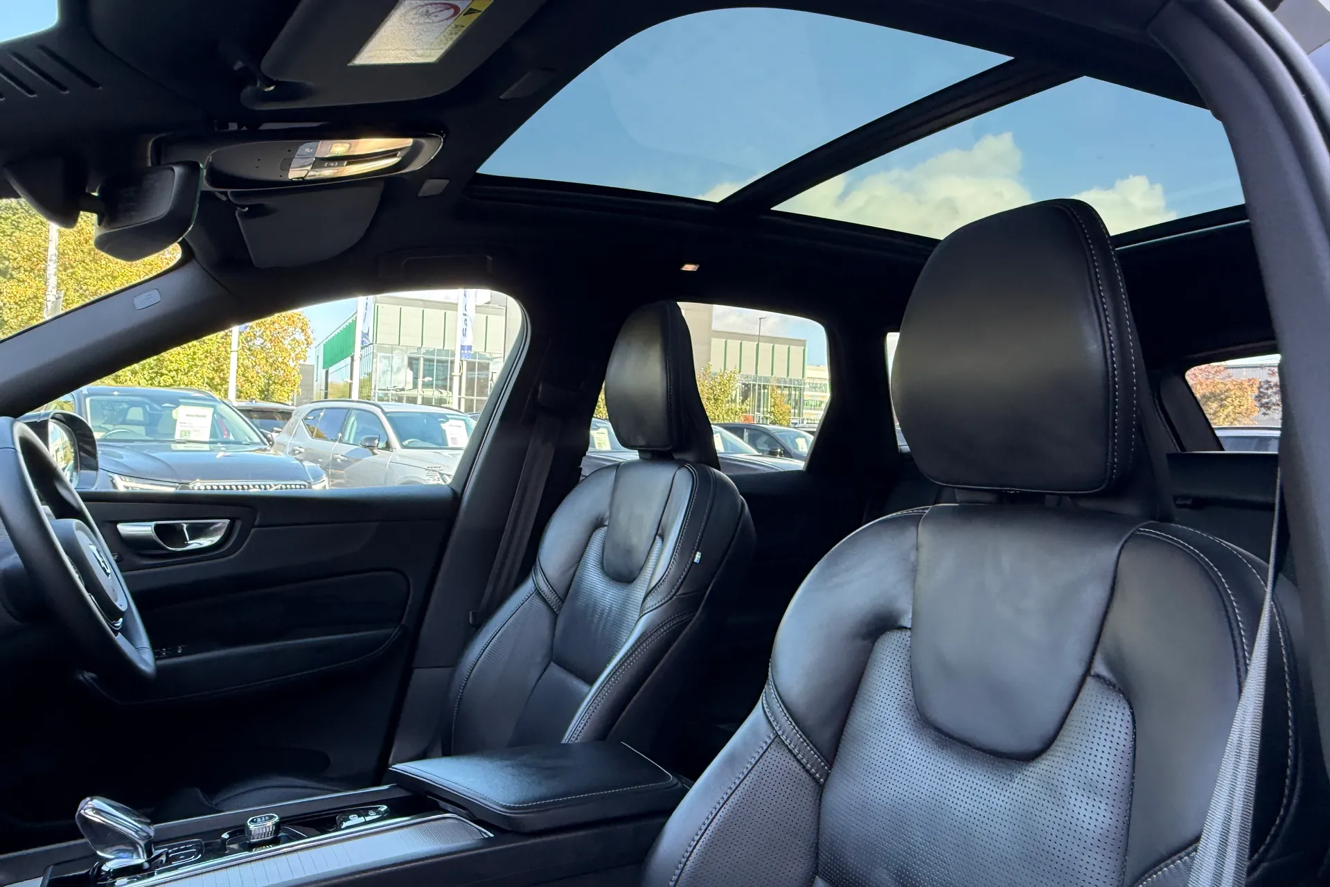 Volvo XC60 thumbnail image number 28